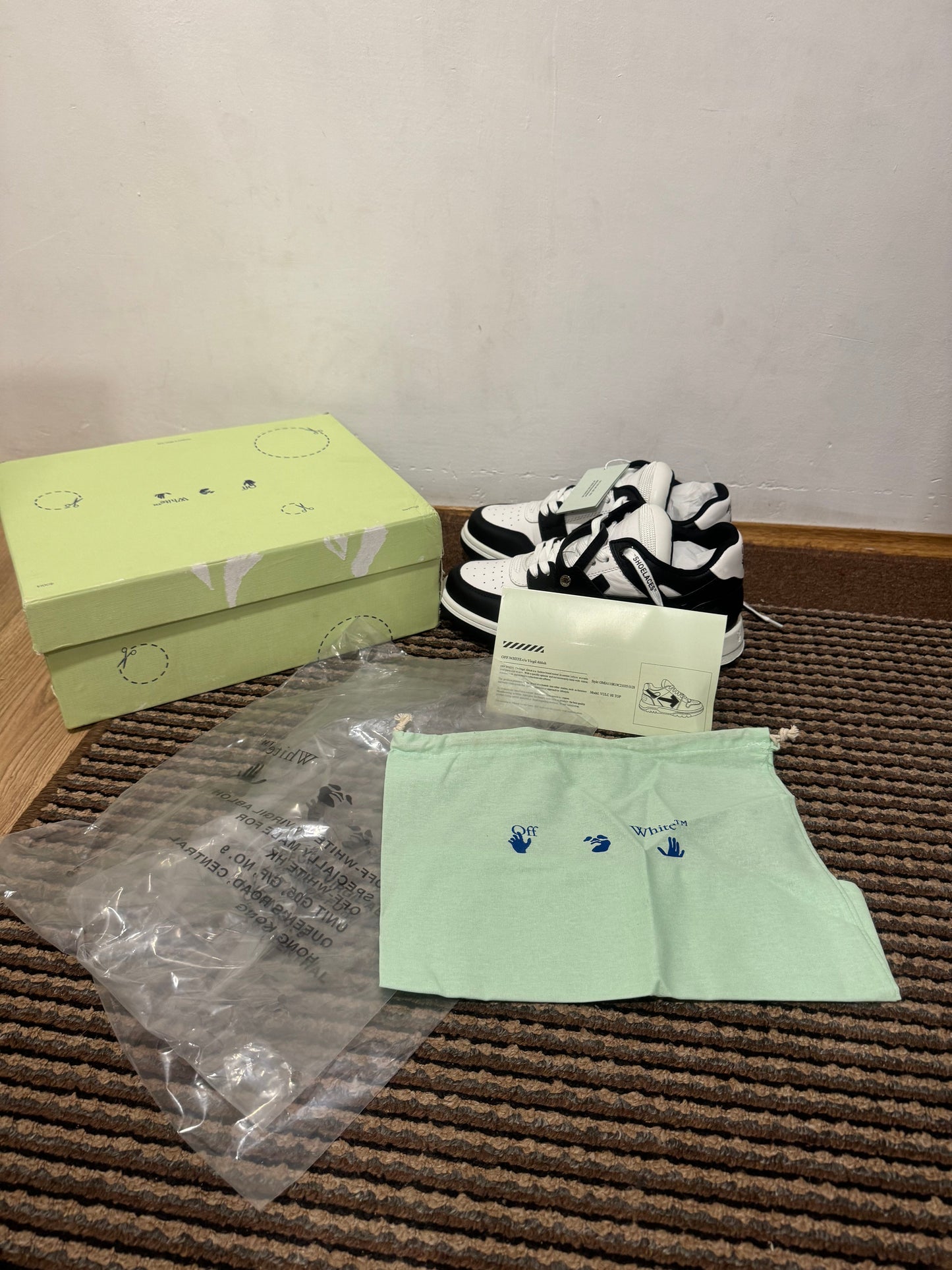 Off White Out of Office Broj 39(Odmah dostupno)