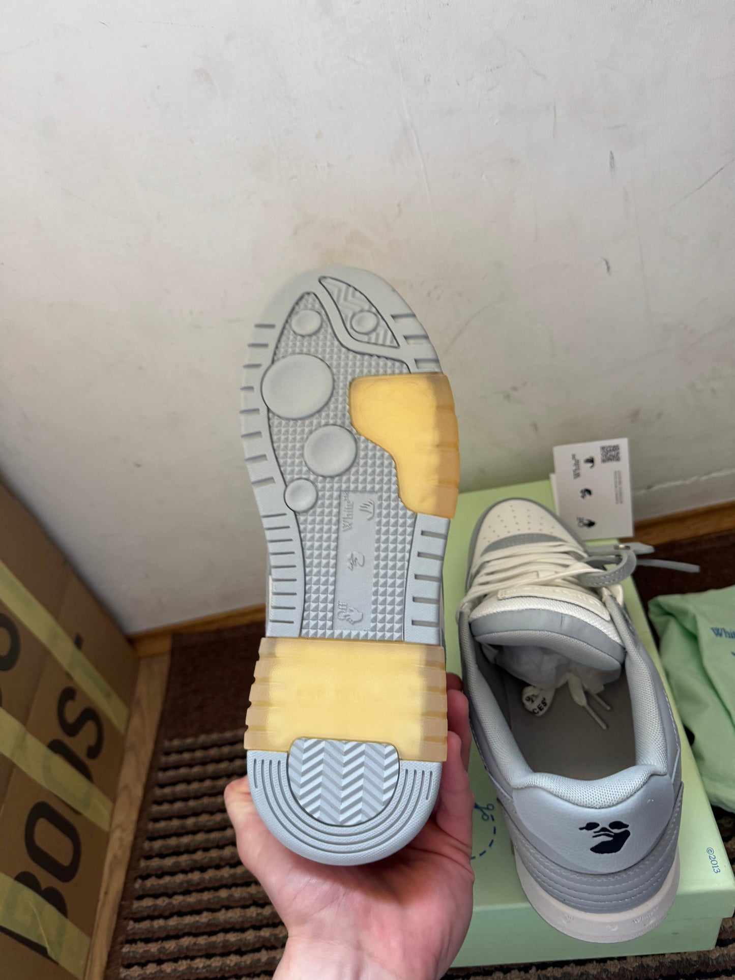 Off White Out of Office Broj 44(Odmah dostupno)