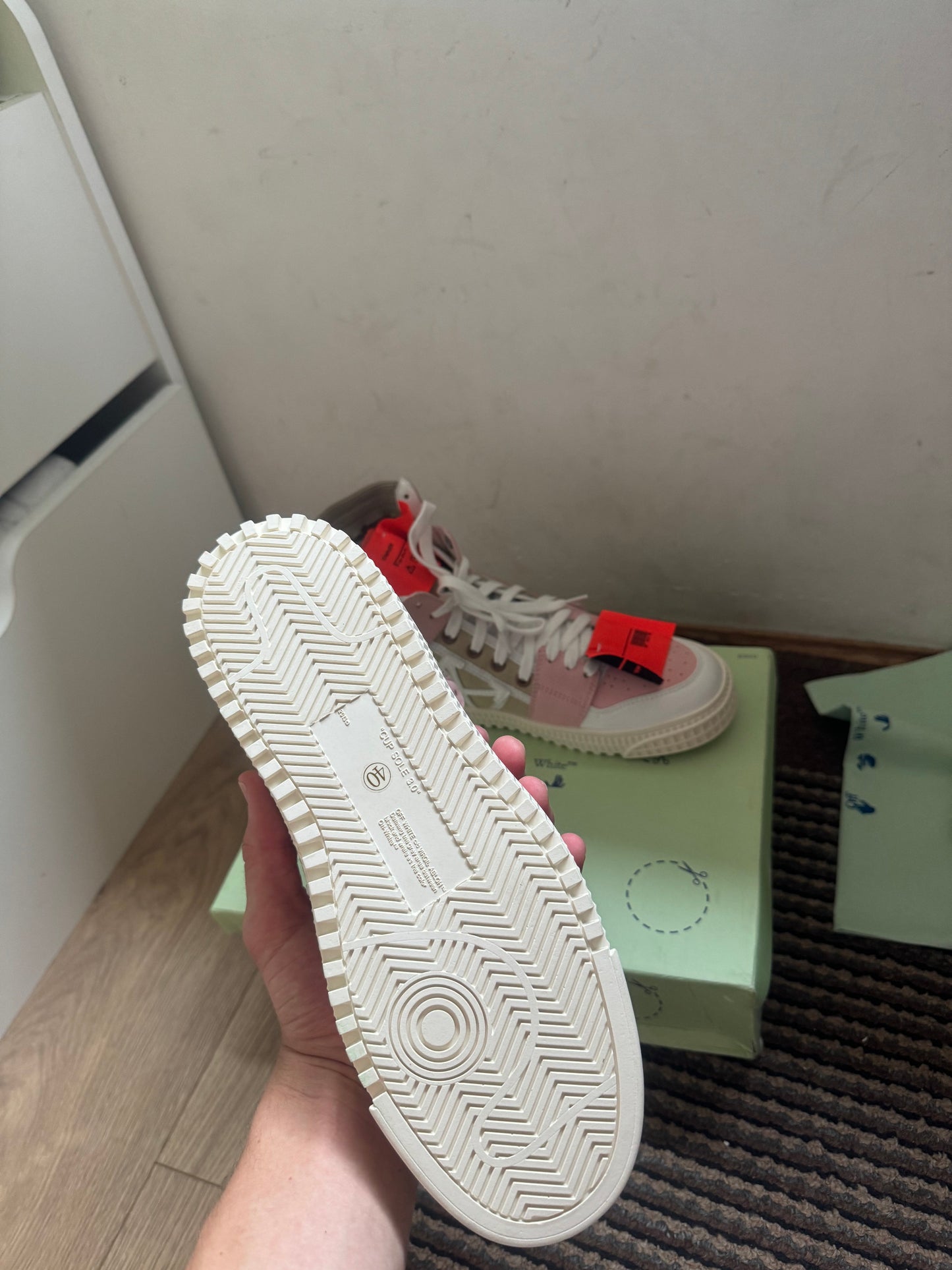 Off White Court Broj 40 (Odmah dostupno)