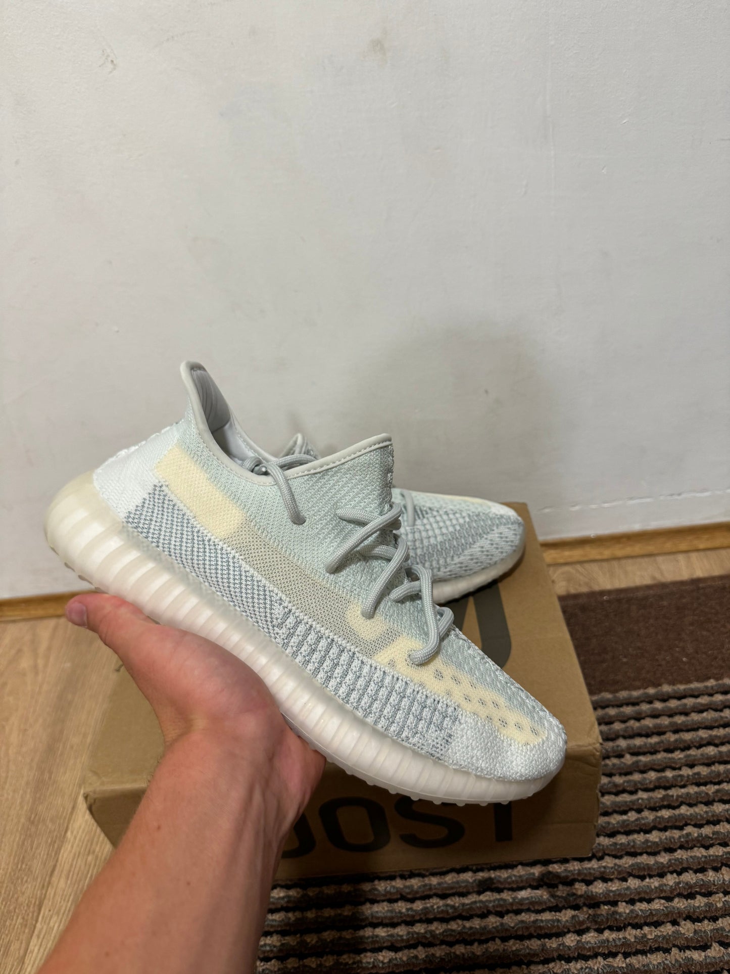 Yeezy 350 Cloud White Broj 41(Odmah dostupno)