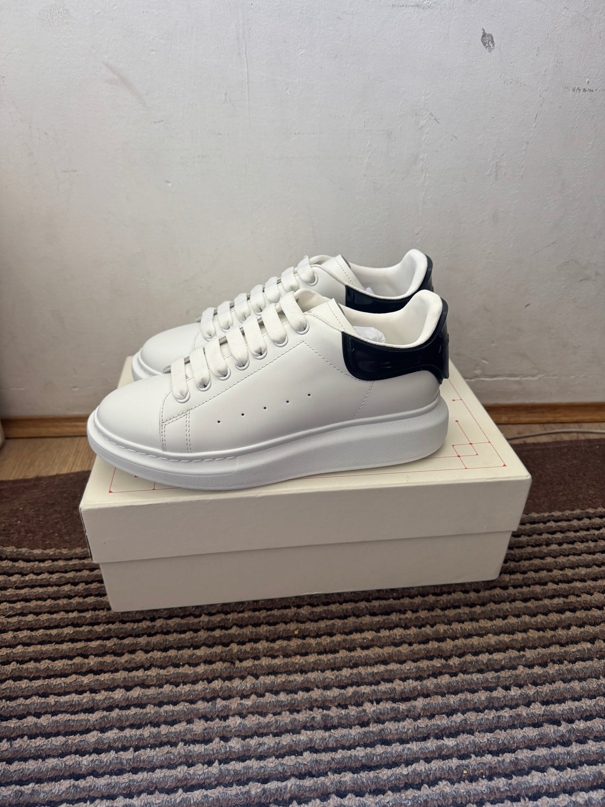 Alexander McQueen Broj 44(Odmah Dostupno)