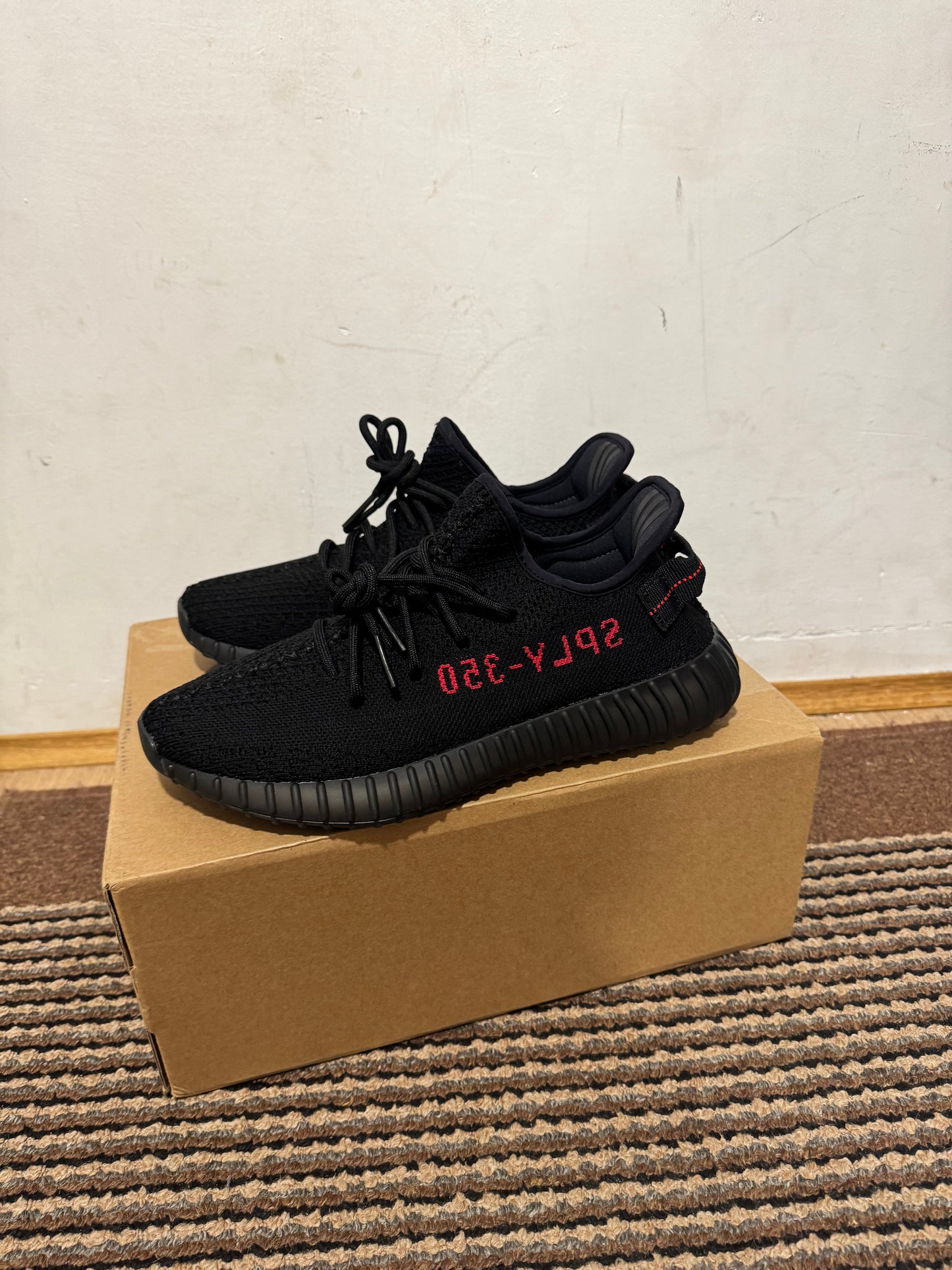 Yeezy 350 Bred Broj 37,44,46(Odmah Dostupno)