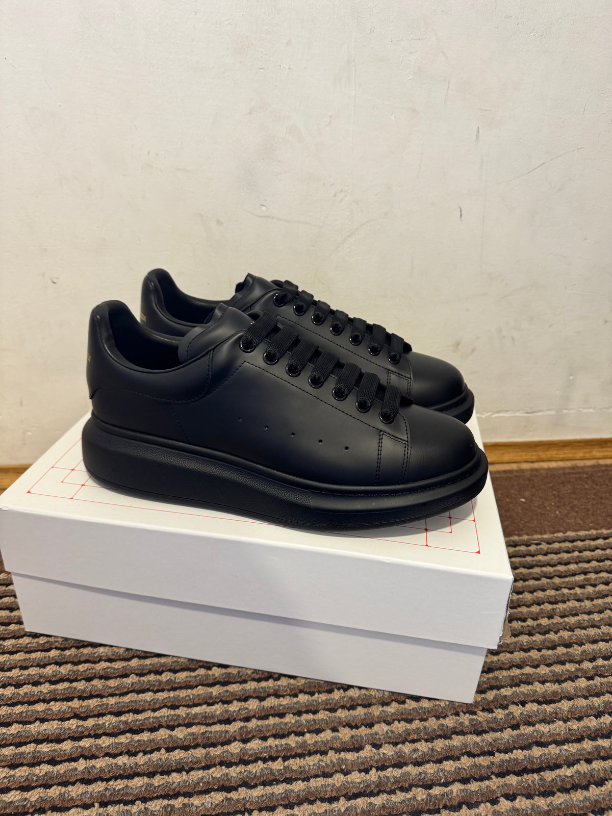 Alexander McQueen Broj 44(Odmah Dostupno)