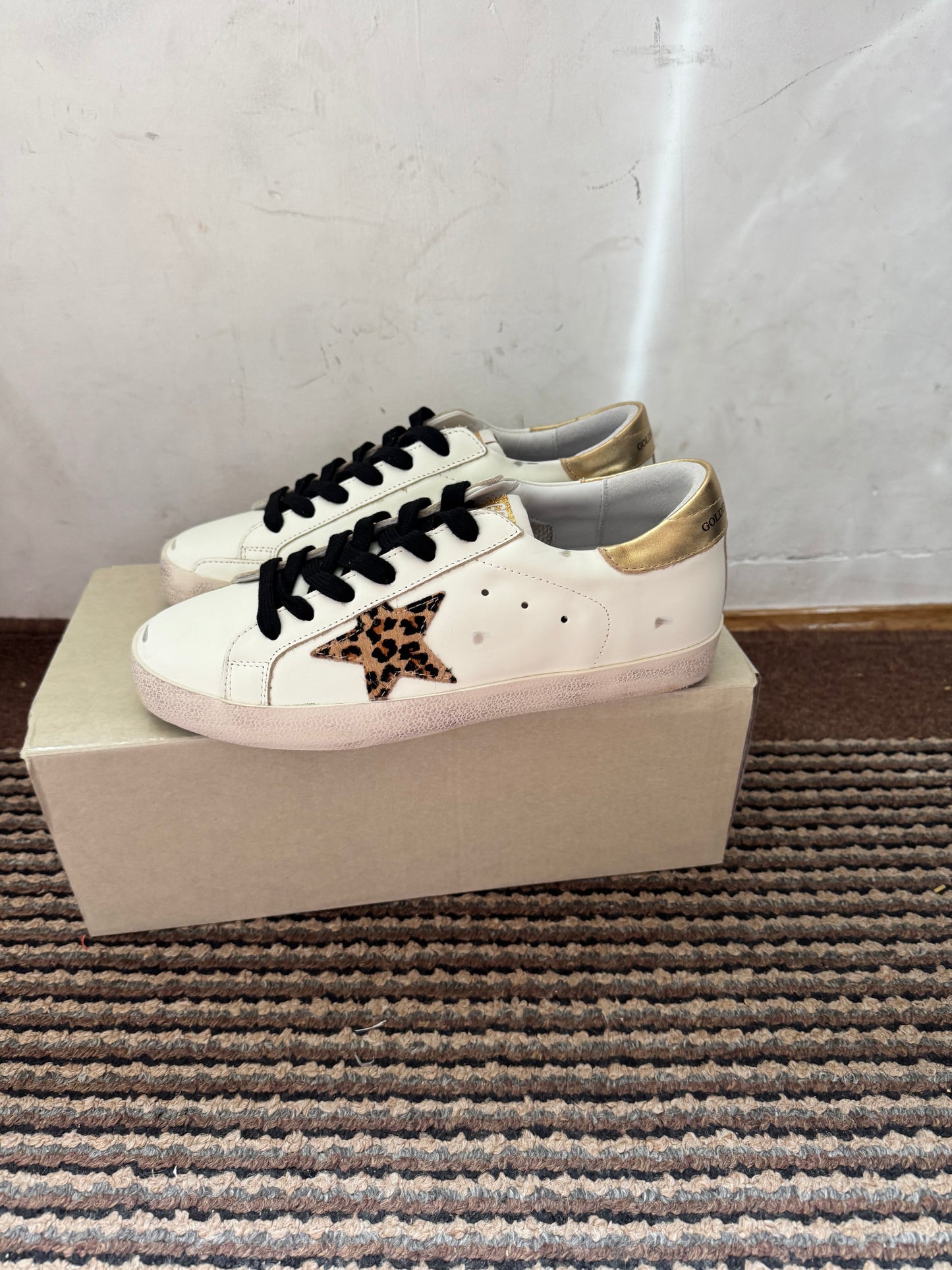 Golden Goose Broj 40(Odmah dostupno)