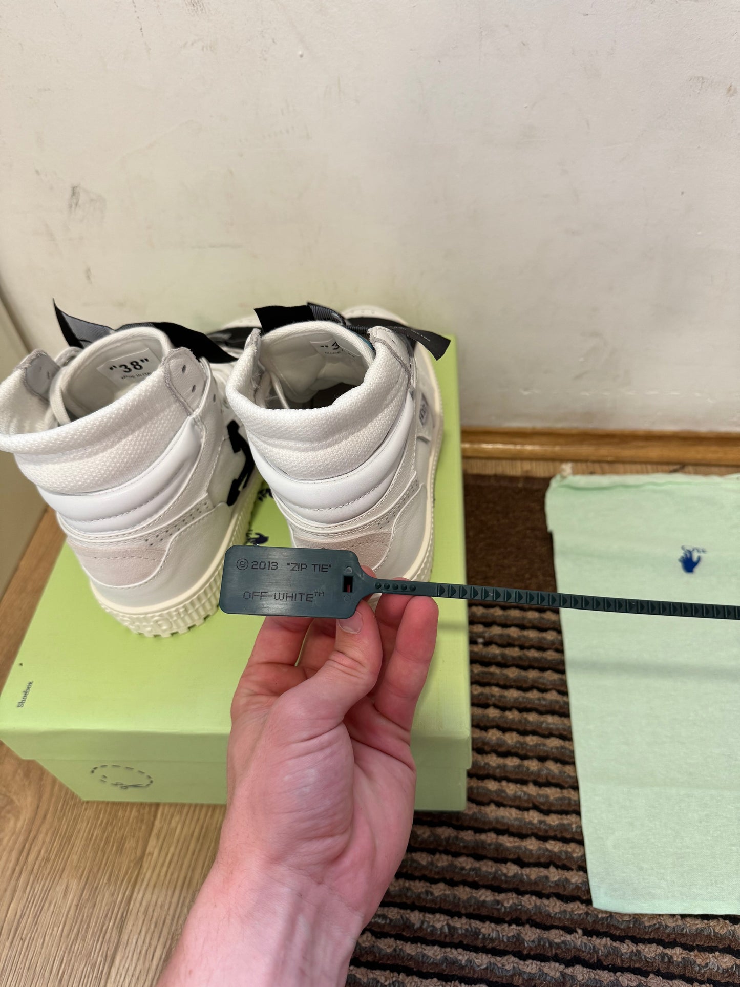 Off White Court Broj 40(Odmah dostupno)