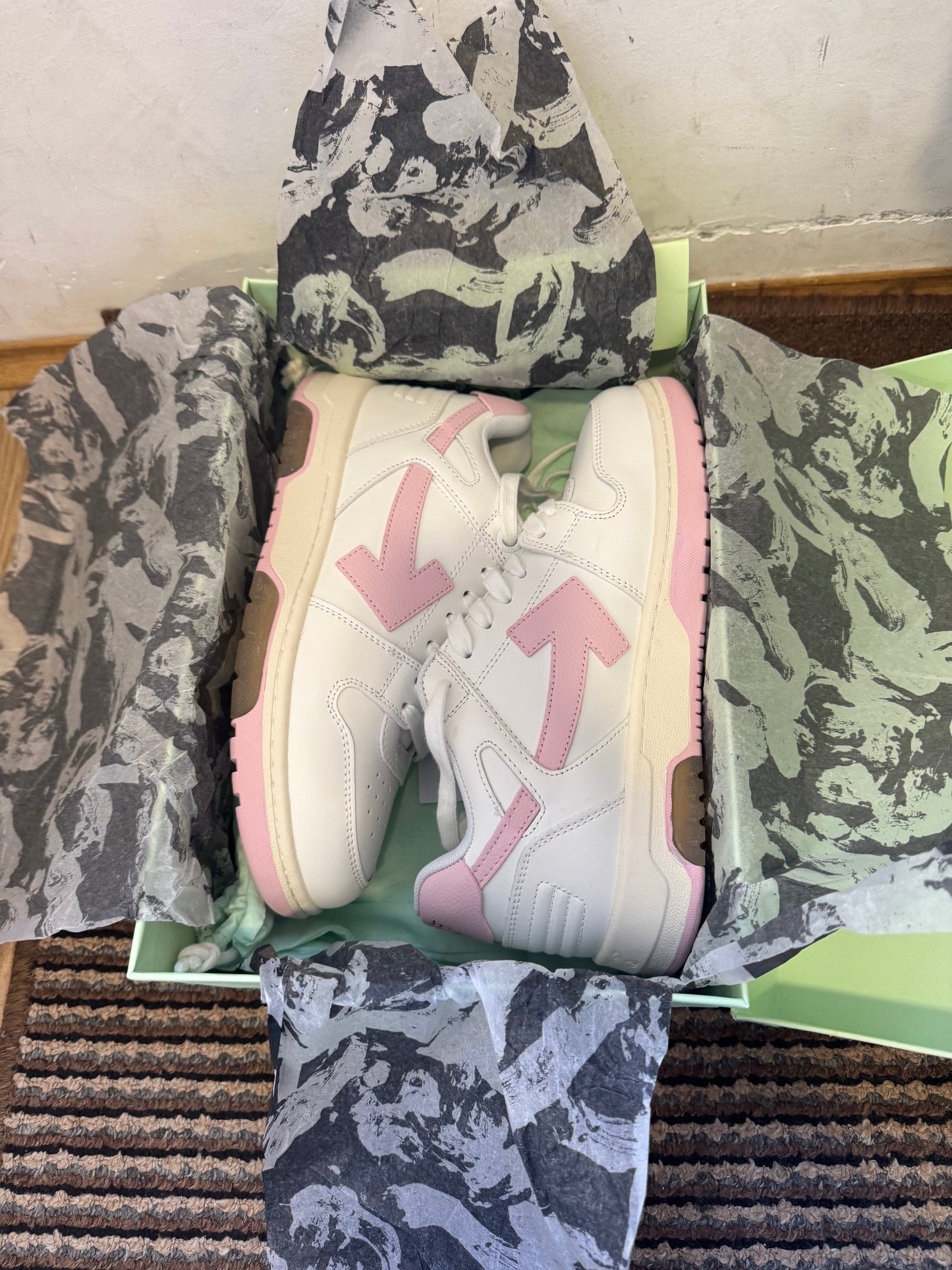 Off White Out of Office Broj 41(Odmah dostupno)