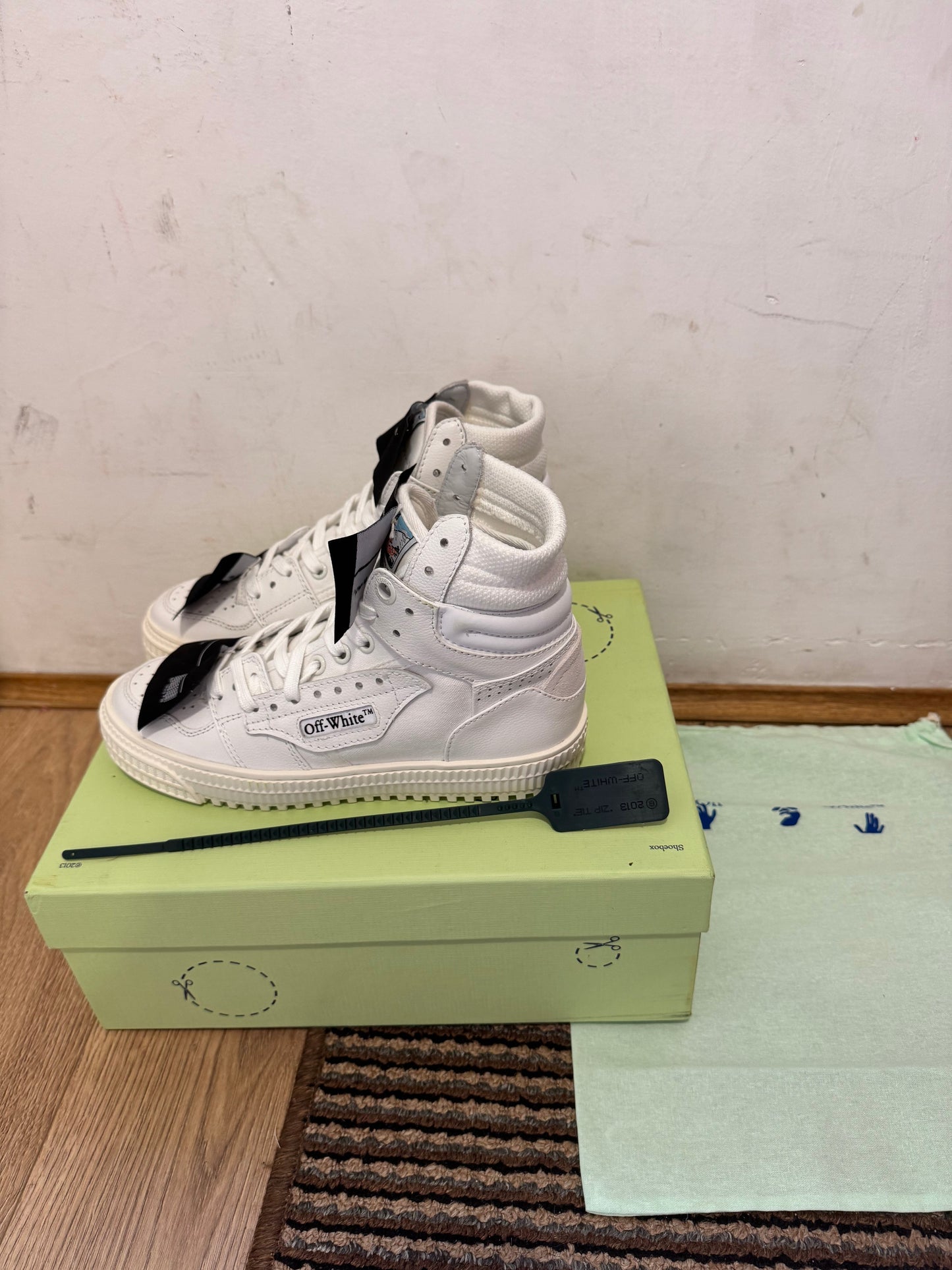 Off White Court Broj 40(Odmah dostupno)