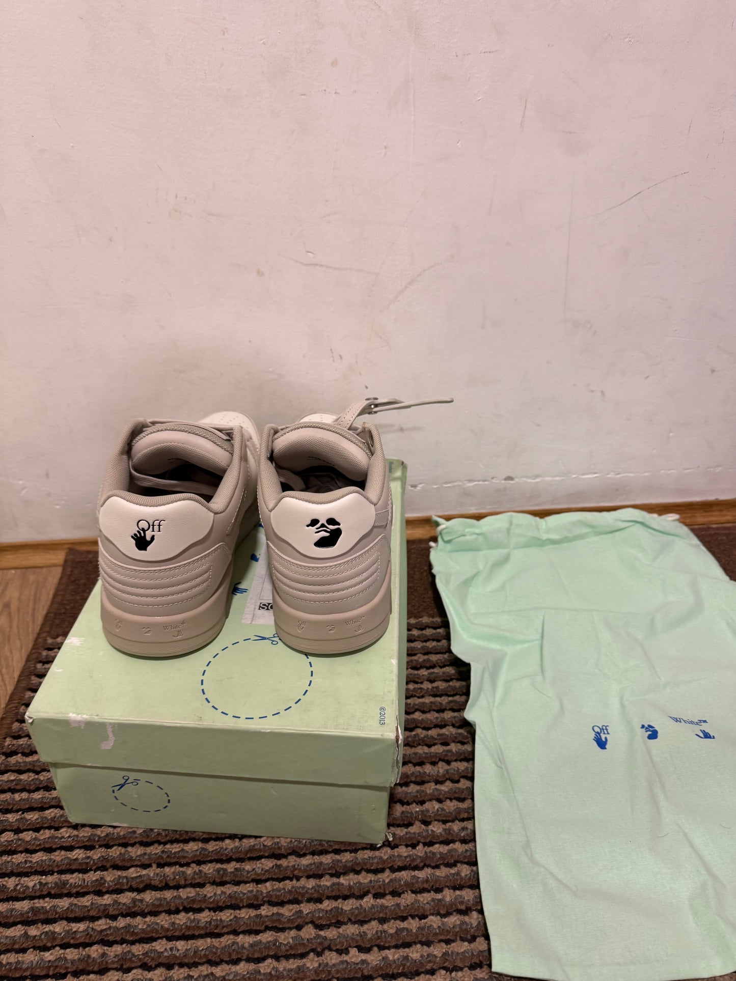 Off White Out of Office Broj 38(Odmah dostupno)