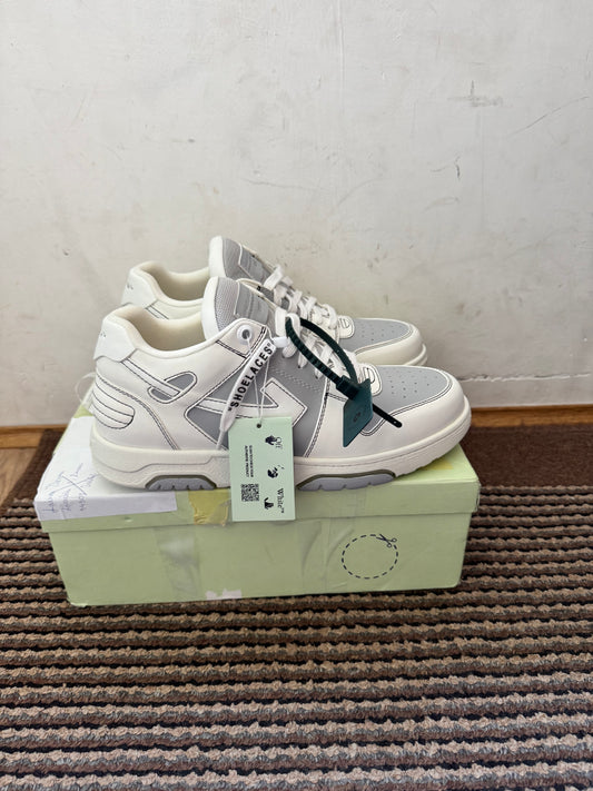 Off White Out of Office Broj 44(Odmah dostupno) (Bijelo crni off white tag✅, umjesto zelenog❌)
