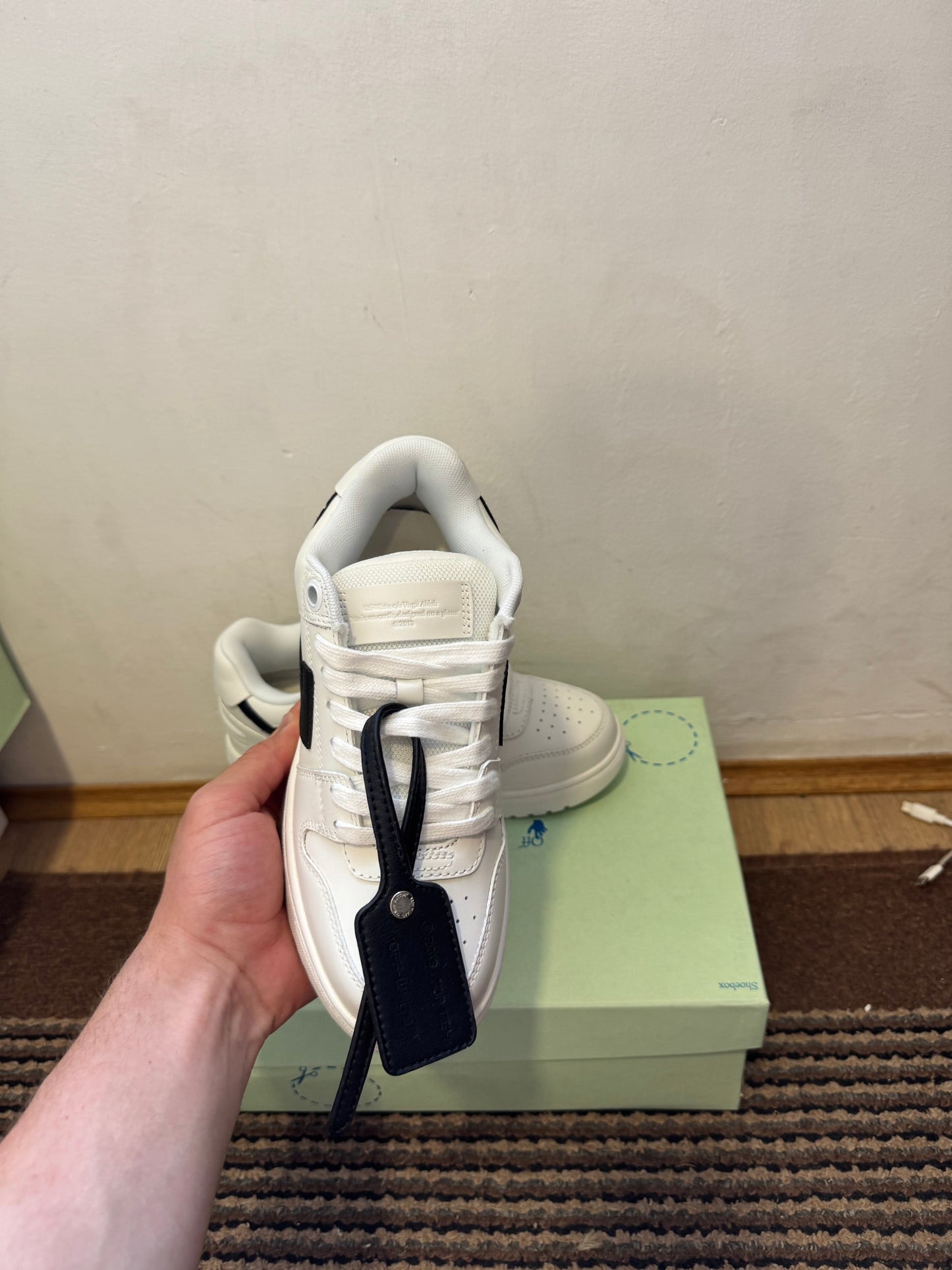 Off White Out of Office Broj 38(Odmah dostupno)