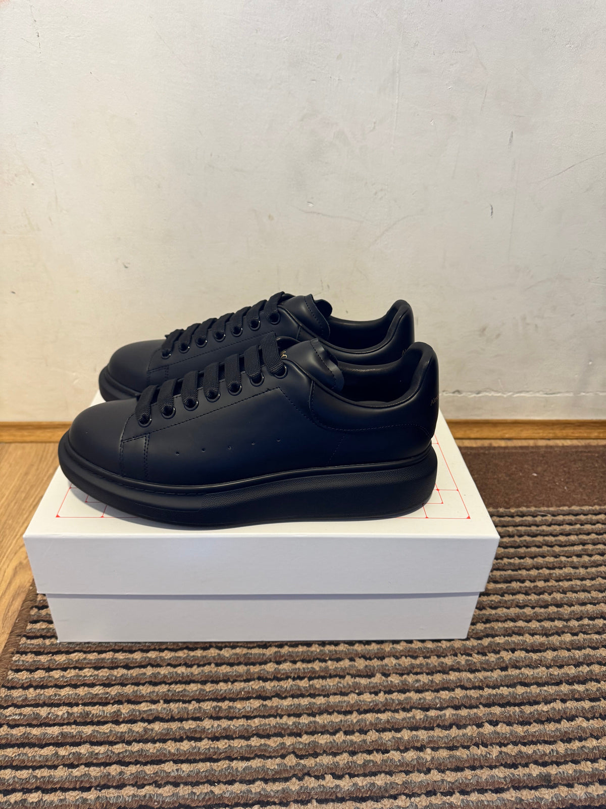 Alexander McQueen Broj 44(Odmah Dostupno)