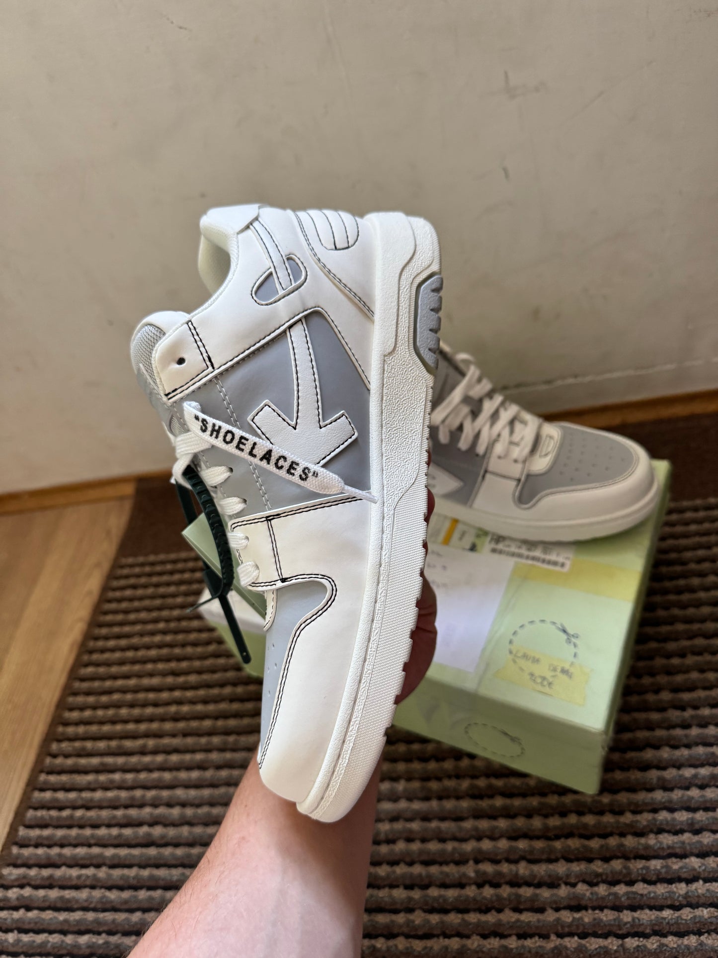 Off White Out of Office Broj 44(Odmah dostupno) (Bijelo crni off white tag✅, umjesto zelenog❌)