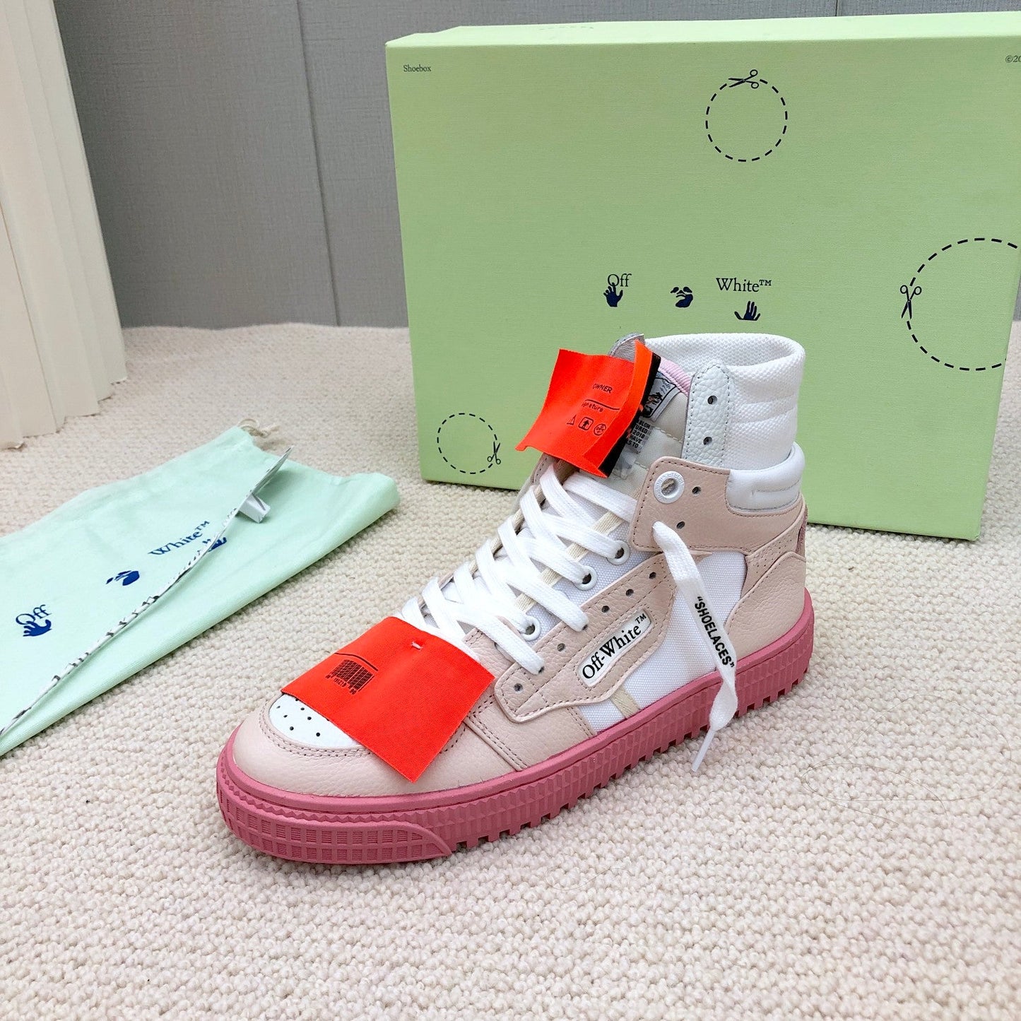OFF-WHITE Court