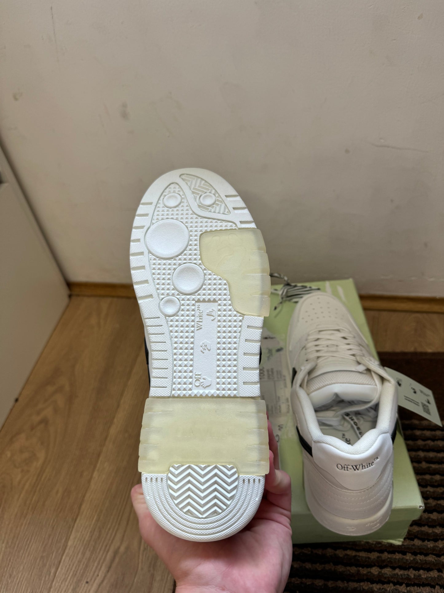Off White Out of Office Broj 46(Odmah dostupno) NOSENE JEDANPUT!!! OŠTEĆENA KUTIJA!!!
