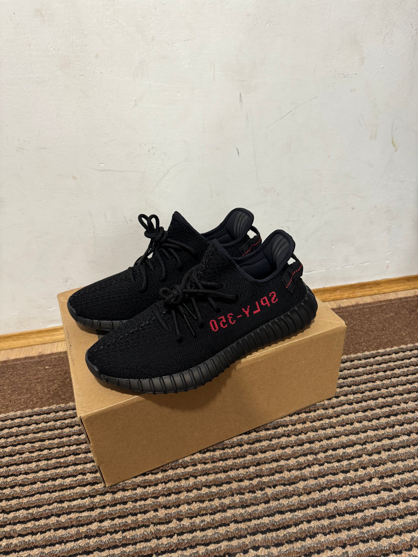 Yeezy 350 Bred Broj 37,44,46(Odmah Dostupno)