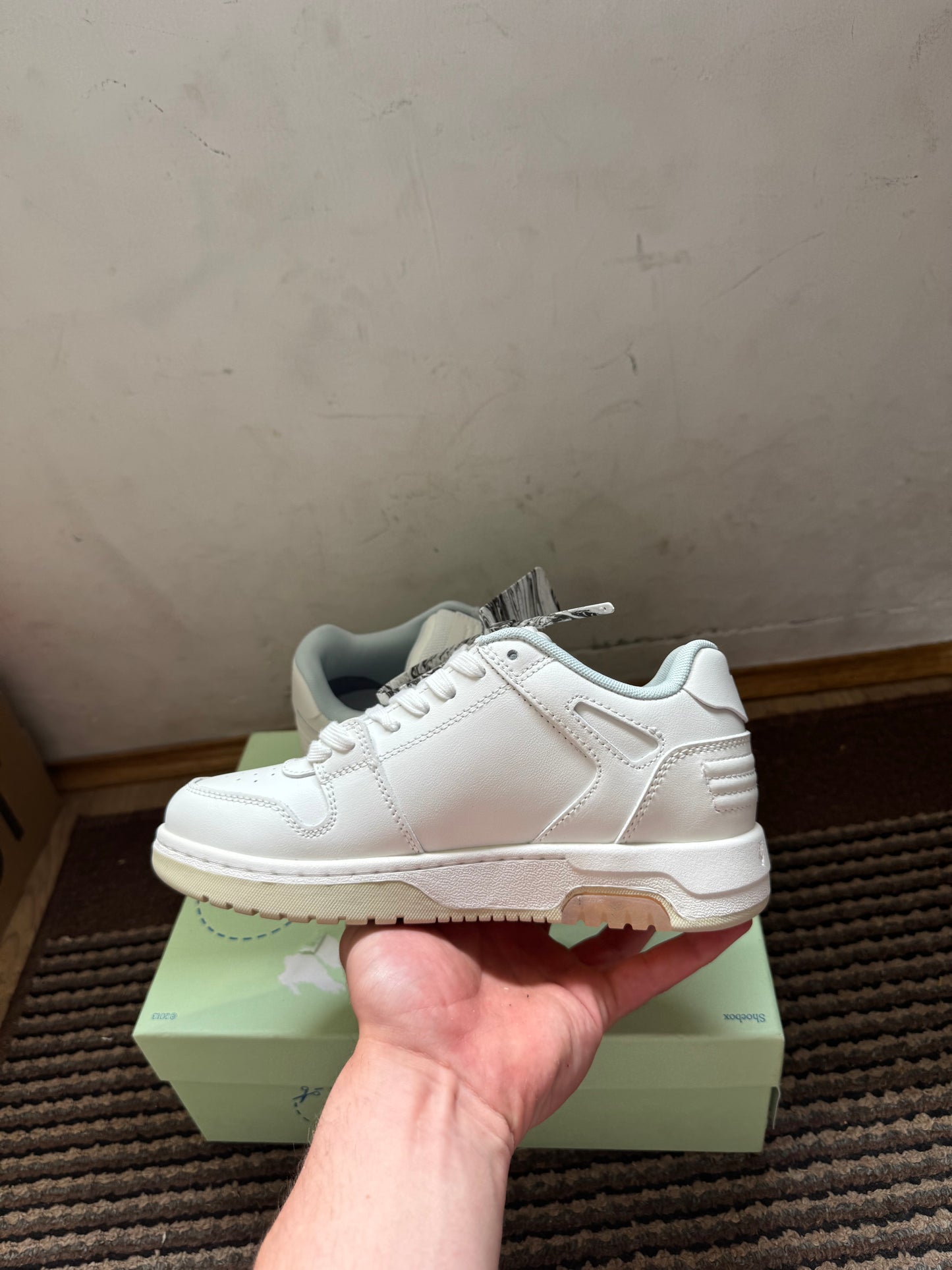 Off White Out of Office Broj 38(Odmah dostupno)