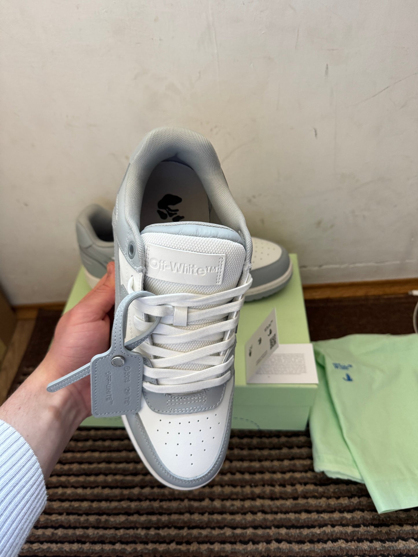Off White Out of Office Broj 44(Odmah dostupno)