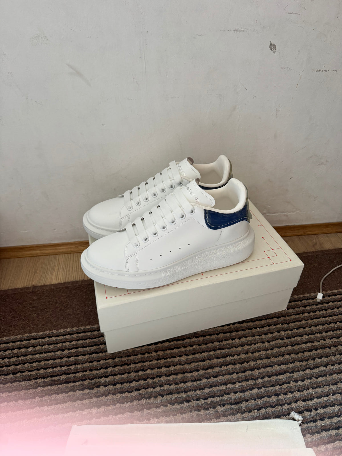 Alexander McQueen Broj 44(Odmah Dostupno)
