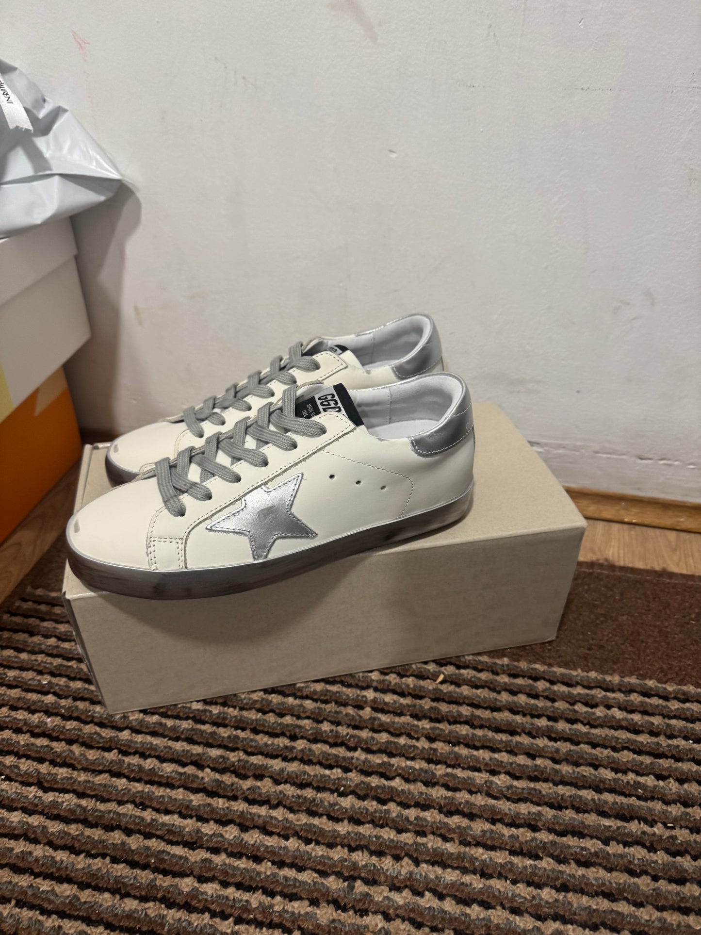 Golden Goose Broj 38(Odmah dostupno)