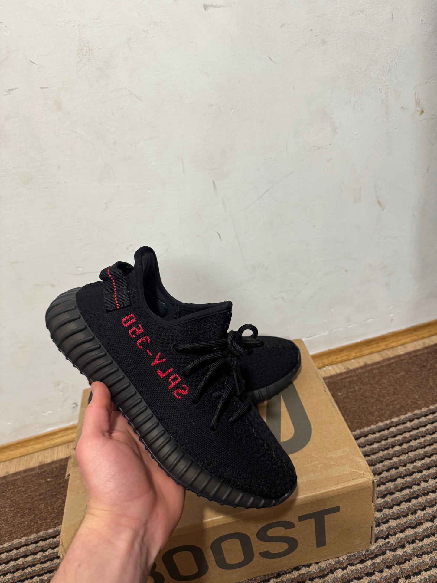 Yeezy 350 Bred Broj 37,44,46(Odmah Dostupno)