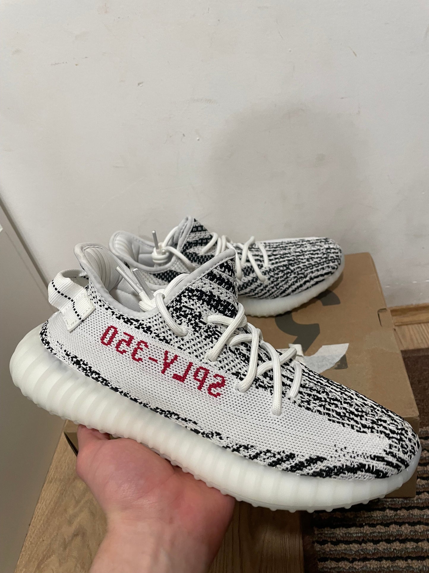Yeezy350 Zebra Broj 42(Odmah dostupno)