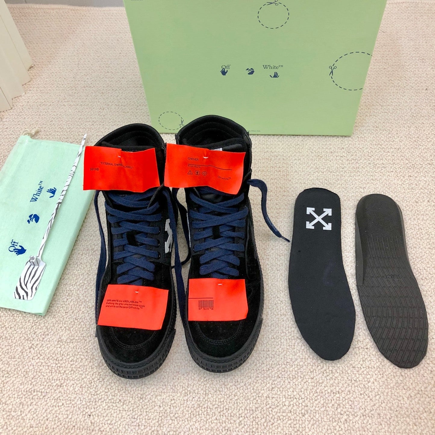 OFF-WHITE Court