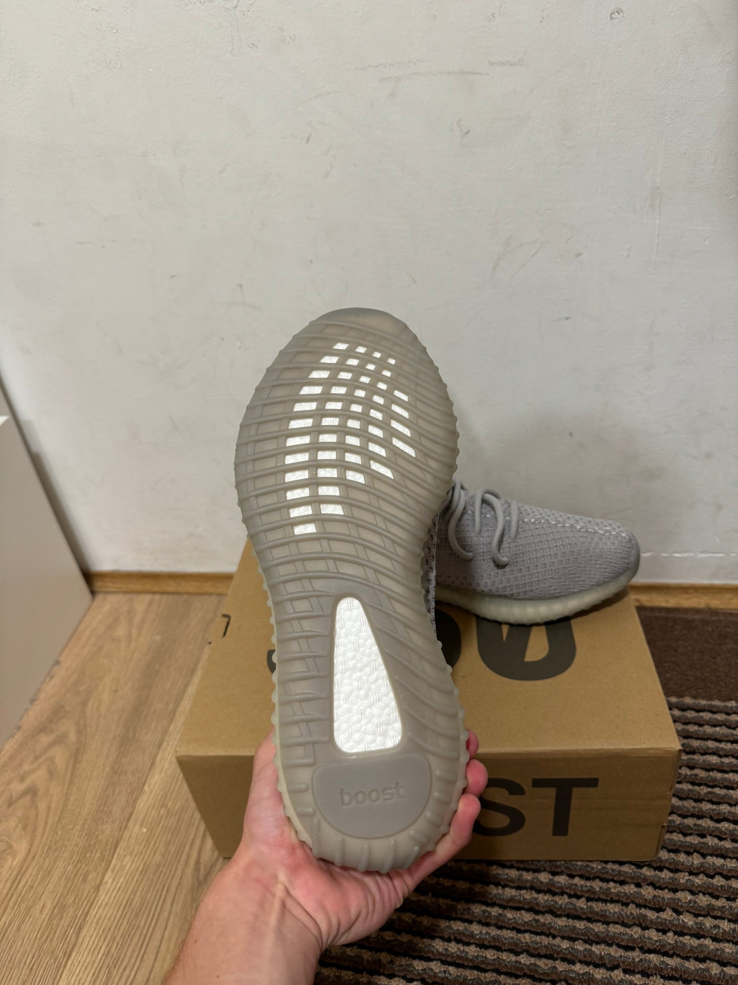 Yeezy 350 Tail Light 39,44(Odmah dostupno)