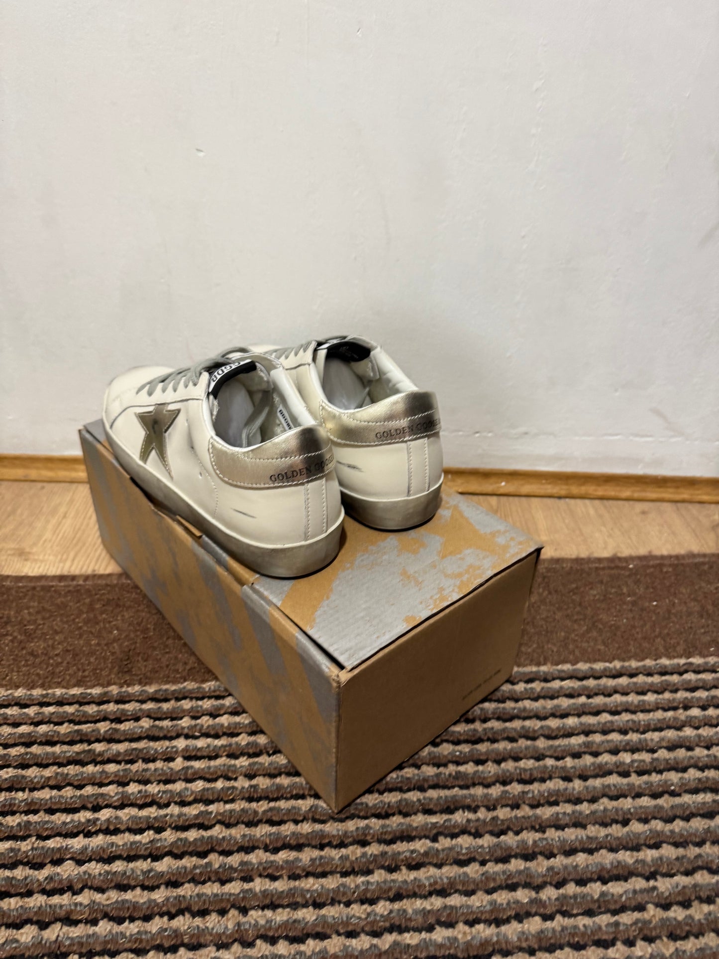 Golden Goose Broj 40(Odmah dostupno)