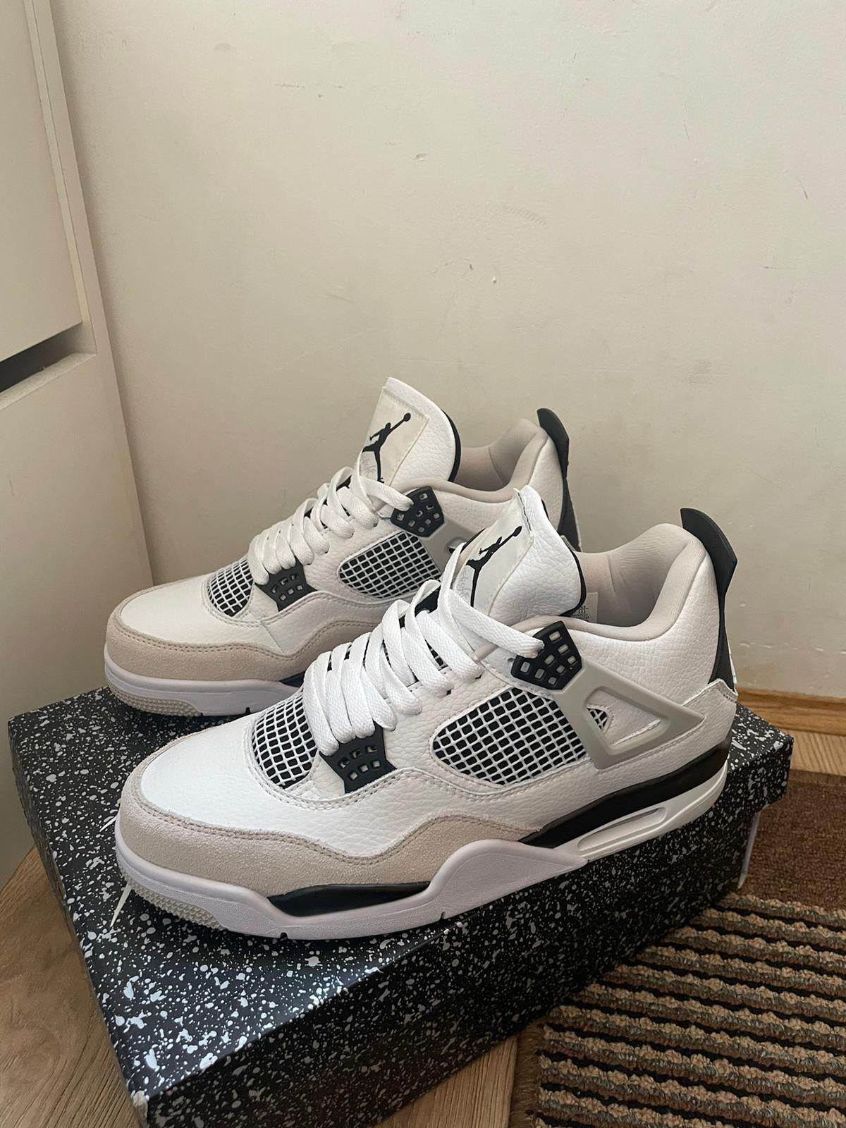 Jordan 4 Military black Broj 42(Odmah dostupno)