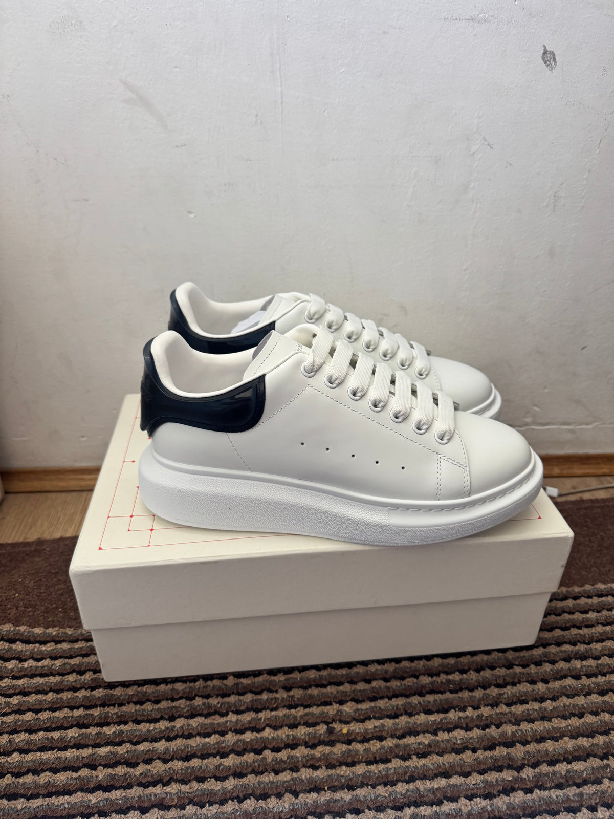 Alexander McQueen Broj 44(Odmah Dostupno)