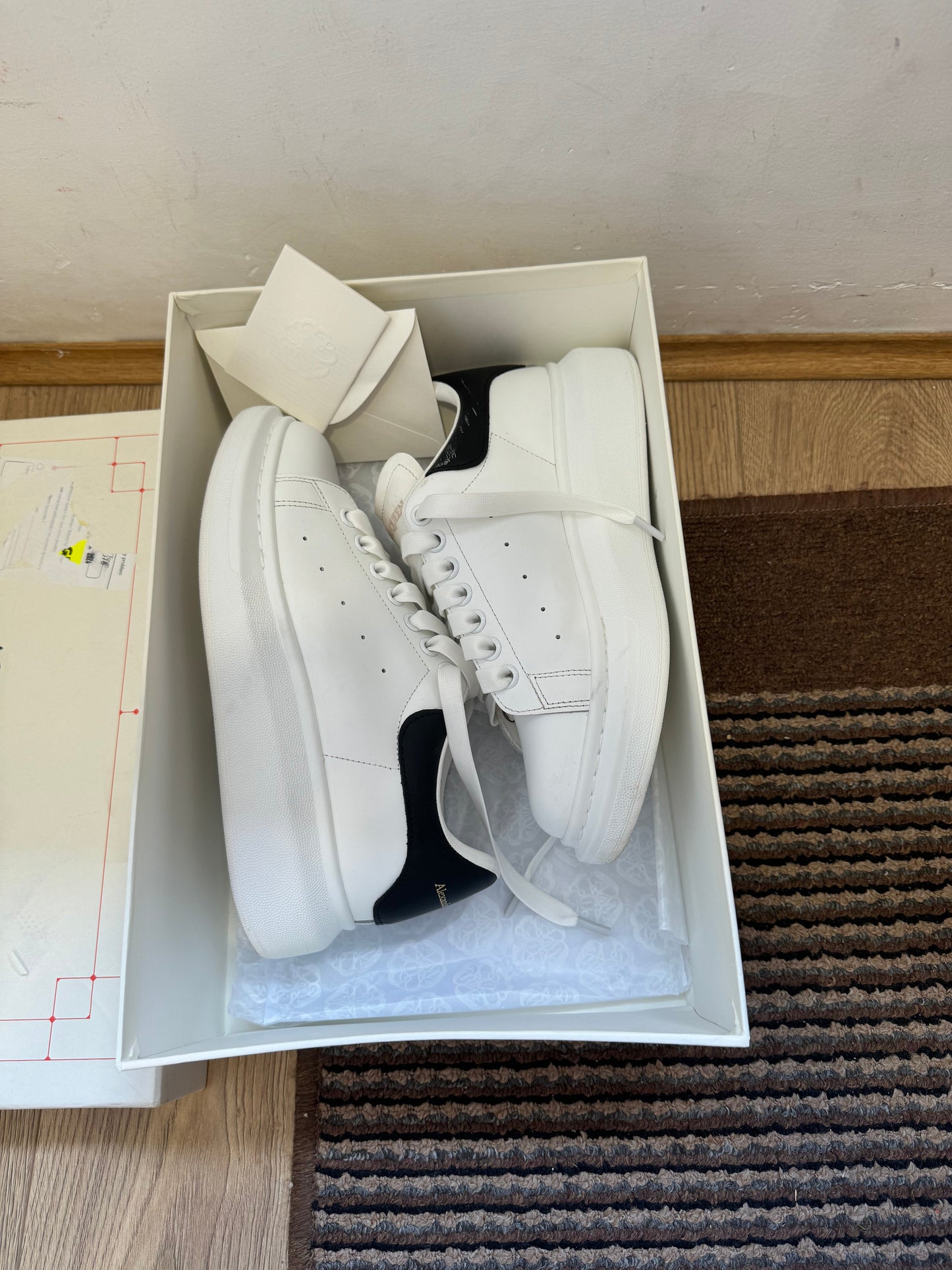 NOSENE DVA PUTA(Sve vidljivo na slikama) Alexander McQueen Broj 40 (Odmah dostupno)