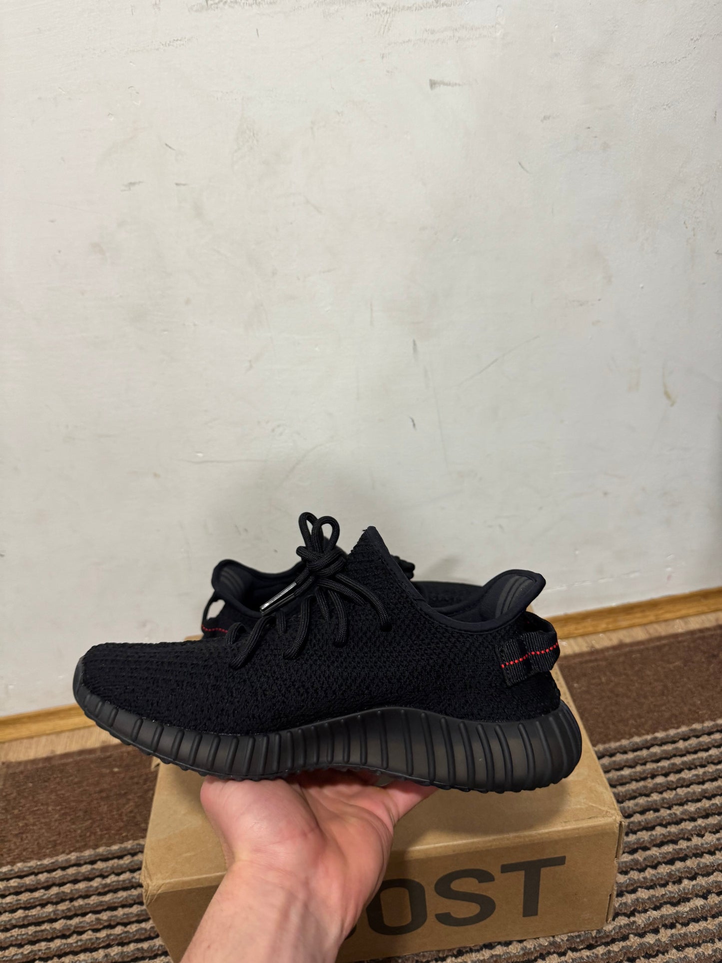 Yeezy 350 Bred Broj 37,44,46(Odmah Dostupno)