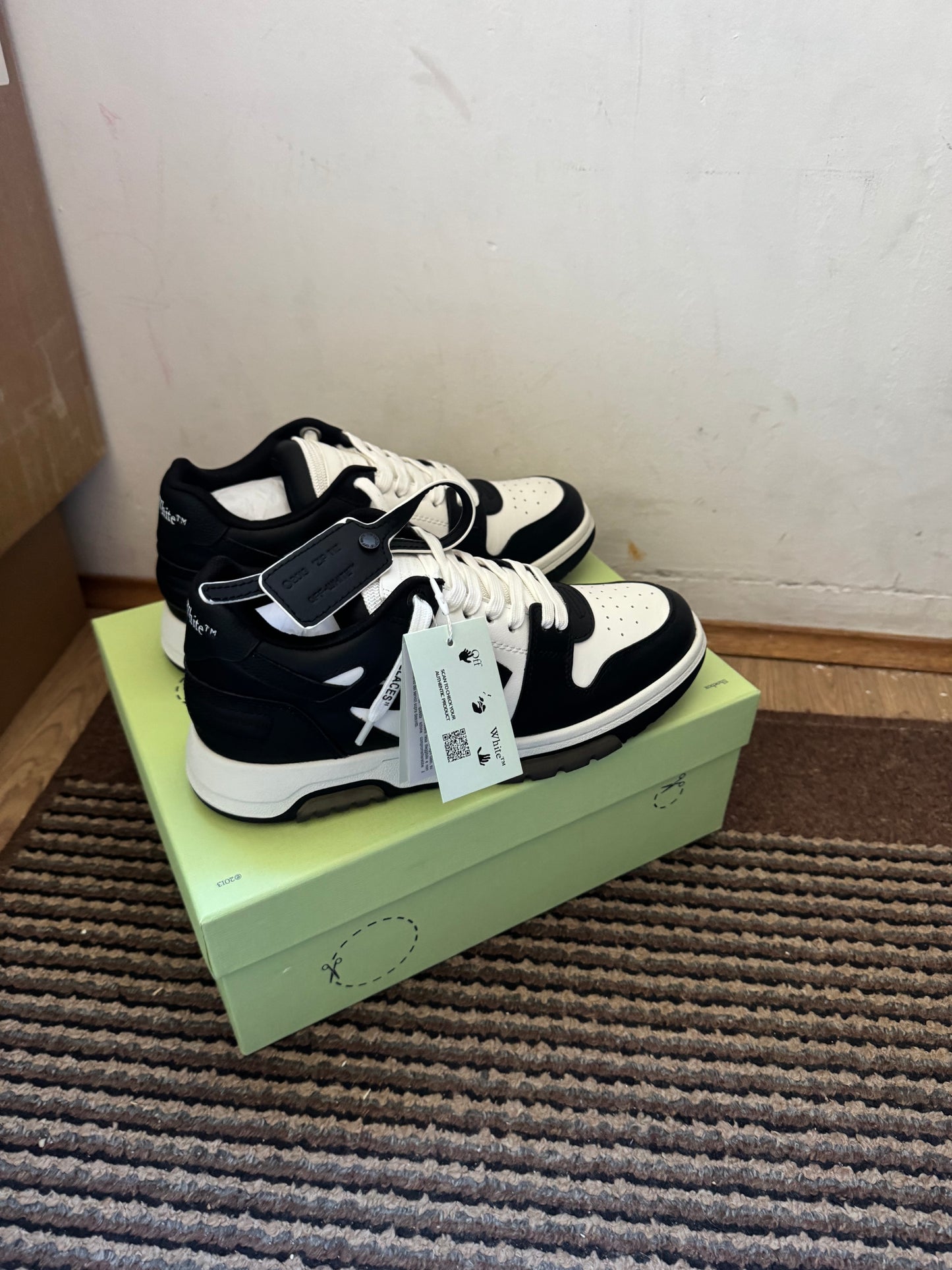Off White Out of Office Broj 42(Odmah dostupno)