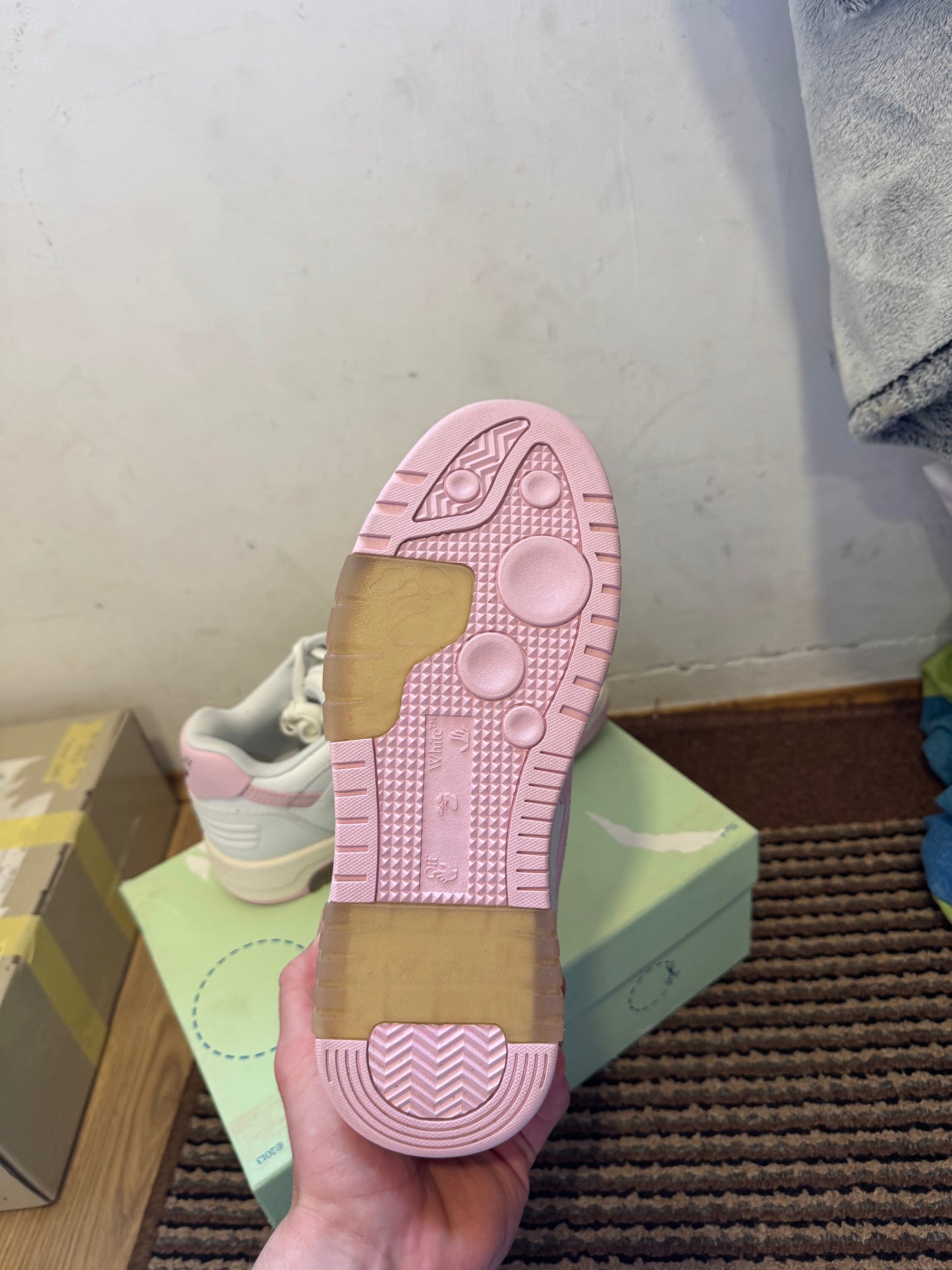 Off White Out of Office Broj 41(Odmah dostupno)
