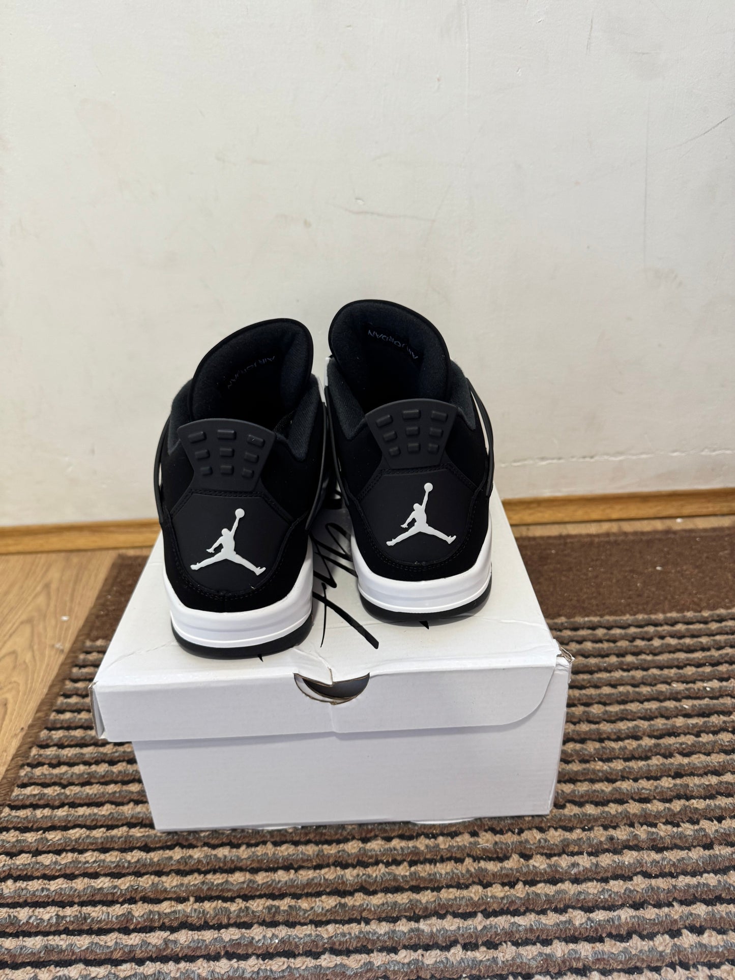 Jordan 4 White Thubder Broj 42(Odmah dostupno)