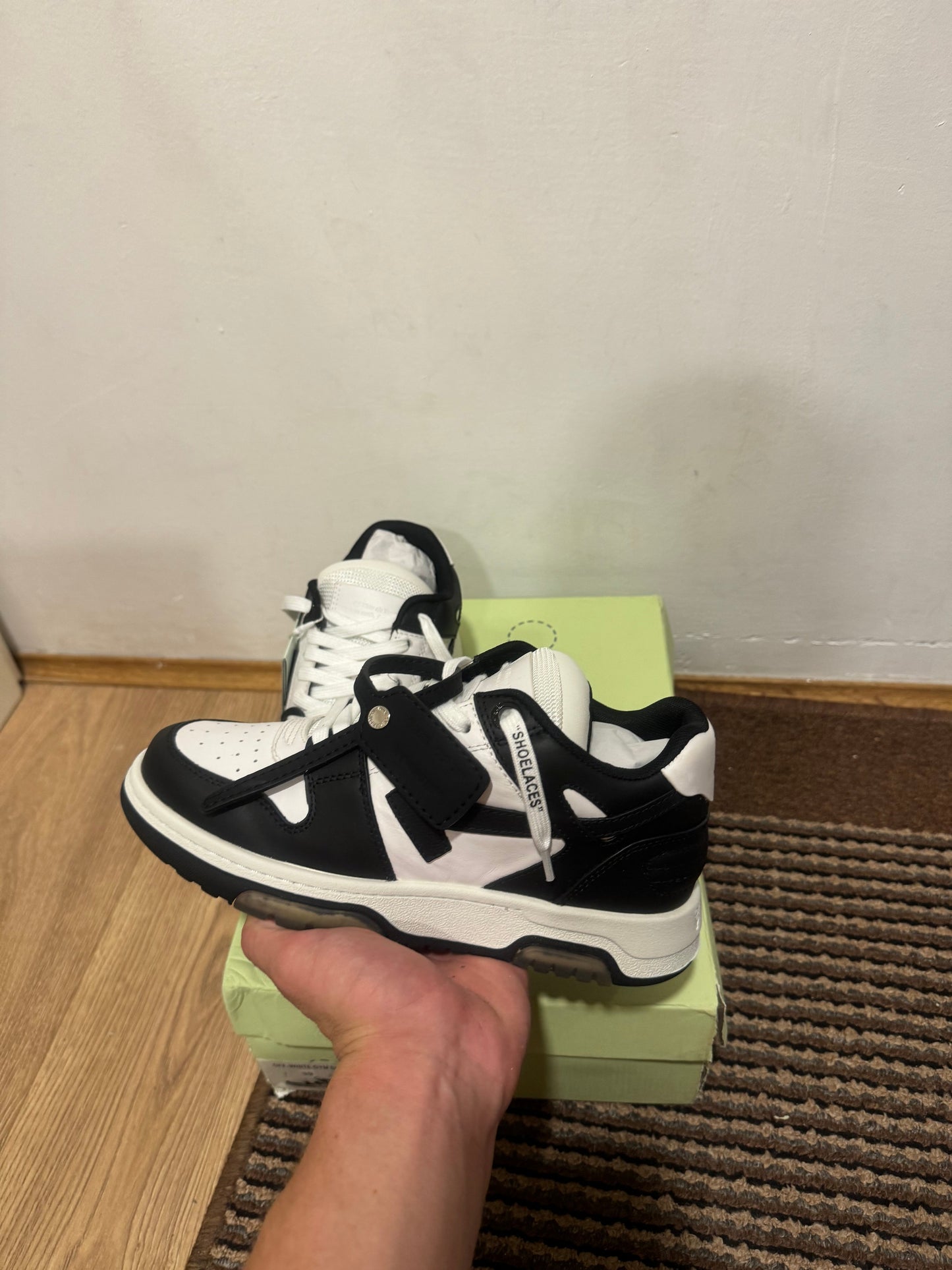 Off White Out of Office Broj 39(Odmah dostupno)