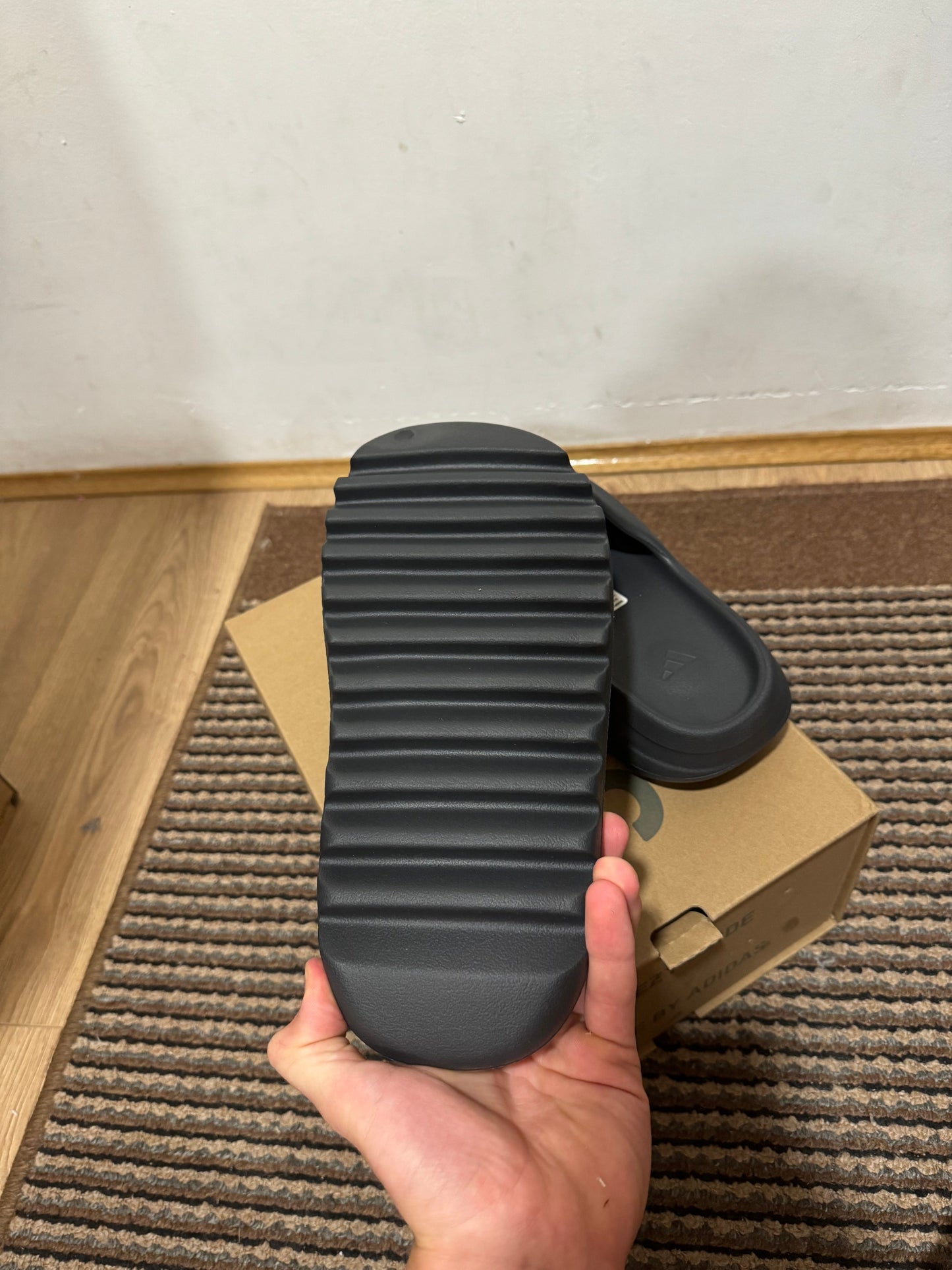 Yeezy Slide Onyx Broj 38,42(Odmah dostupno)