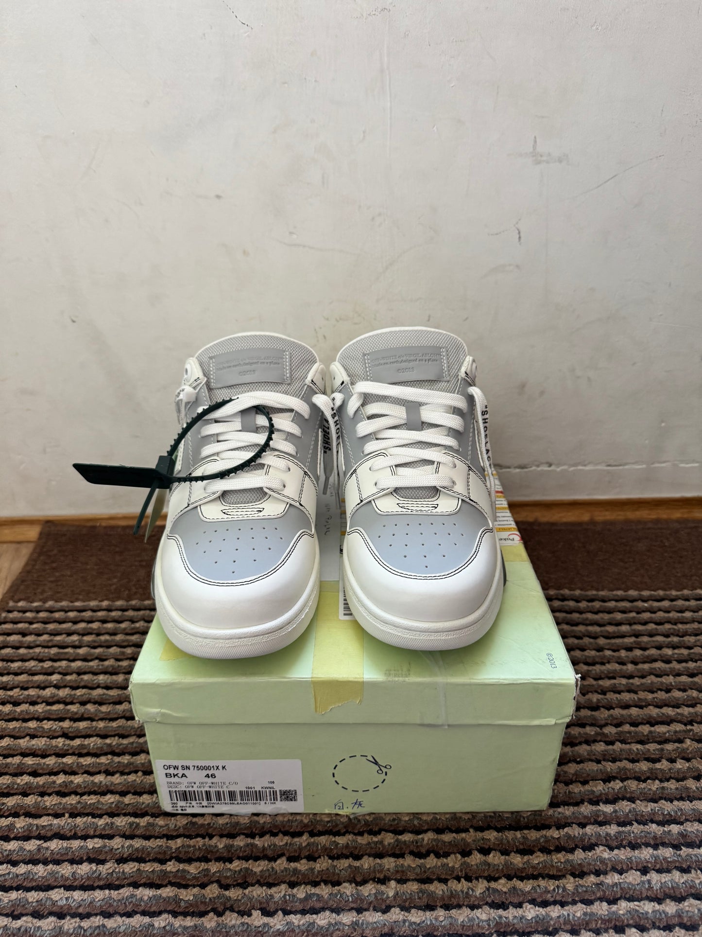 Off White Out of Office Broj 44(Odmah dostupno) (Bijelo crni off white tag✅, umjesto zelenog❌)