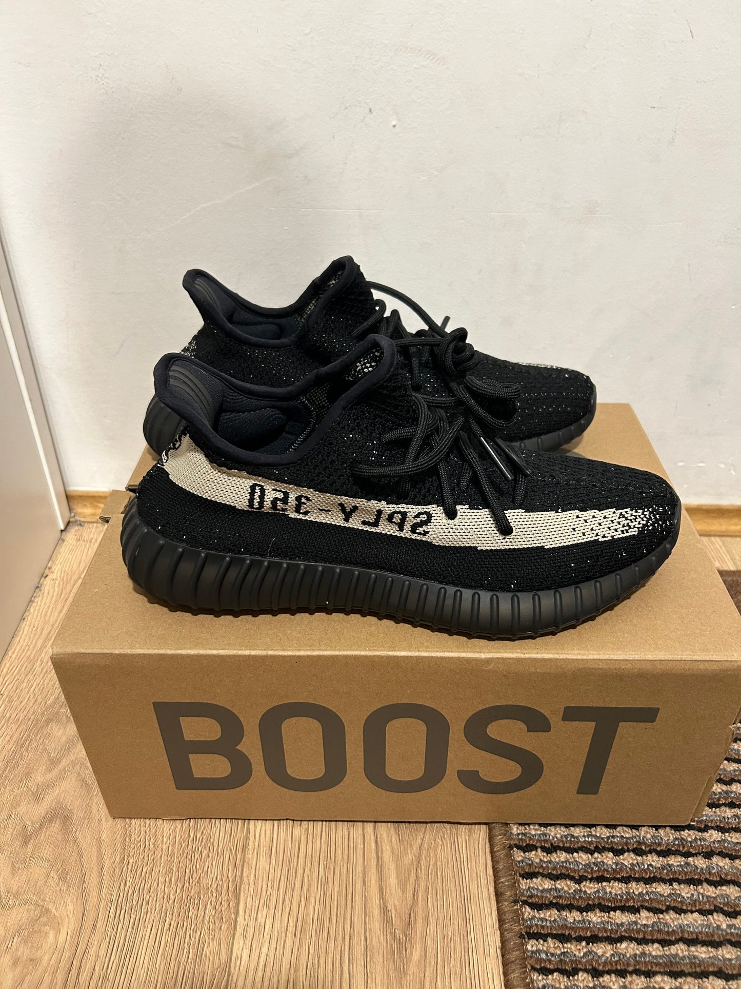 Yeezy 350 Oreo Broj 41(Odmah dostupno)