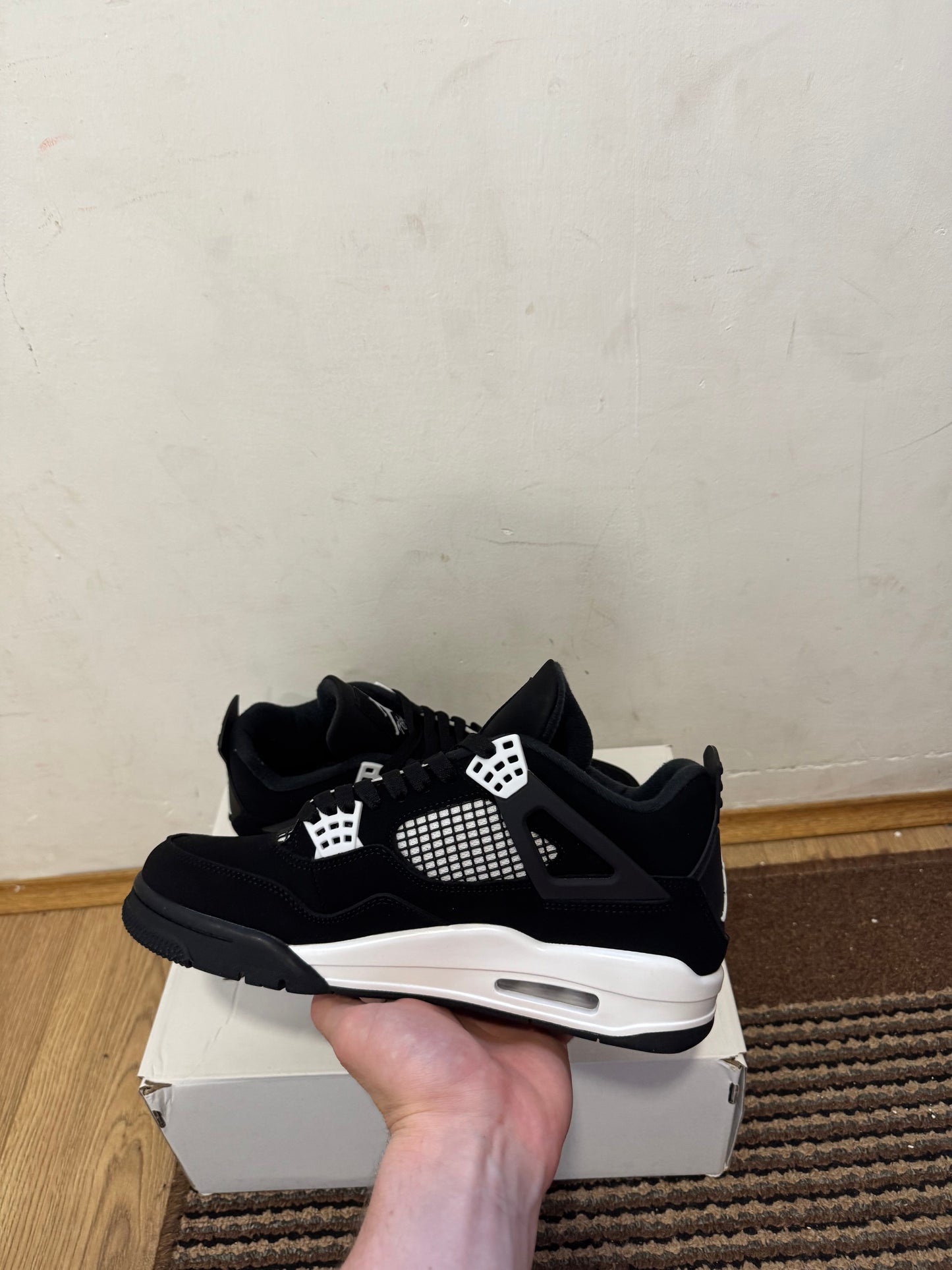 Jordan 4 White Thubder Broj 42(Odmah dostupno)