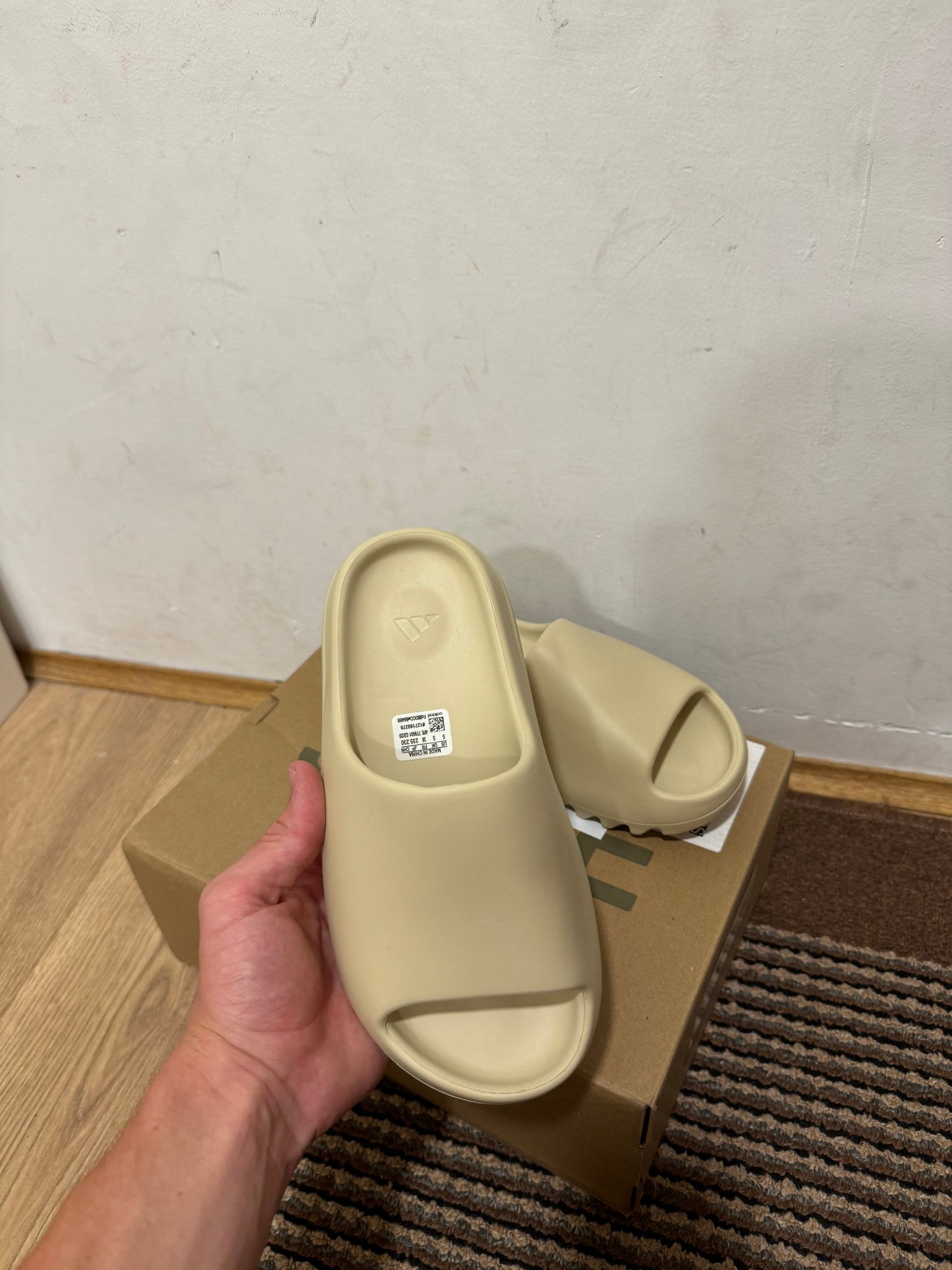 Yeezy Slide Bone Broj 42(Odmah dostupno)