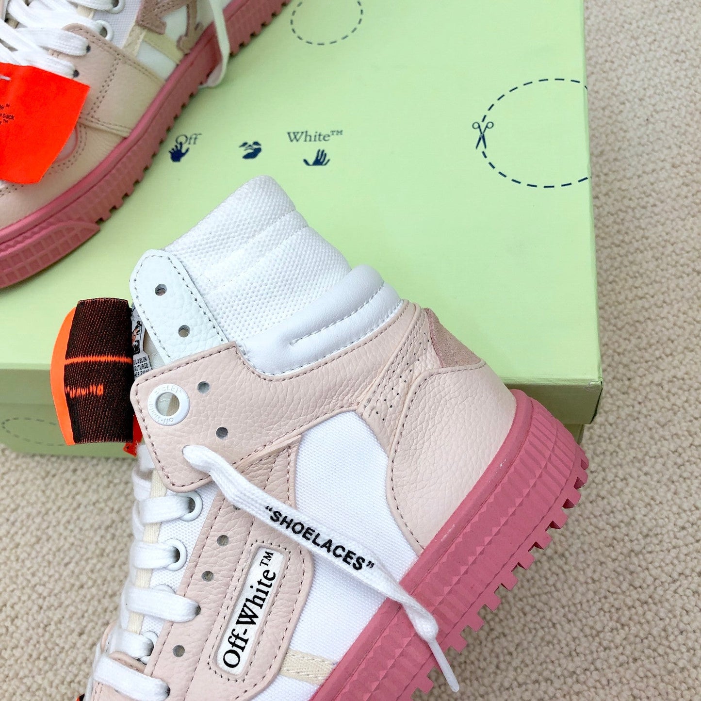 OFF-WHITE Court