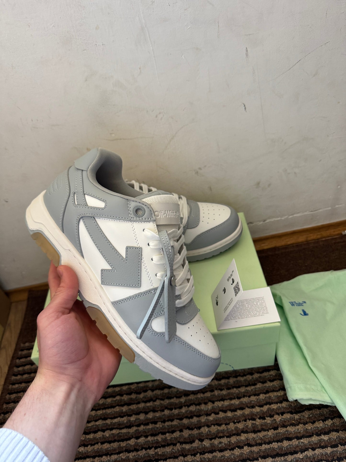 Off White Out of Office Broj 44(Odmah dostupno)
