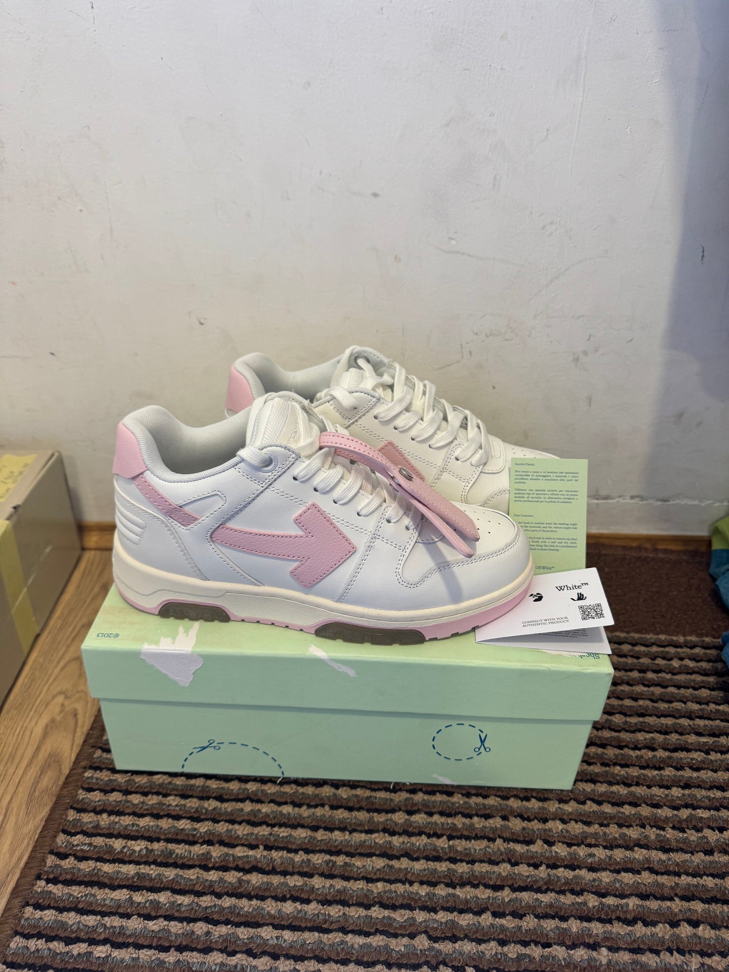 Off White Out of Office Broj 41(Odmah dostupno)