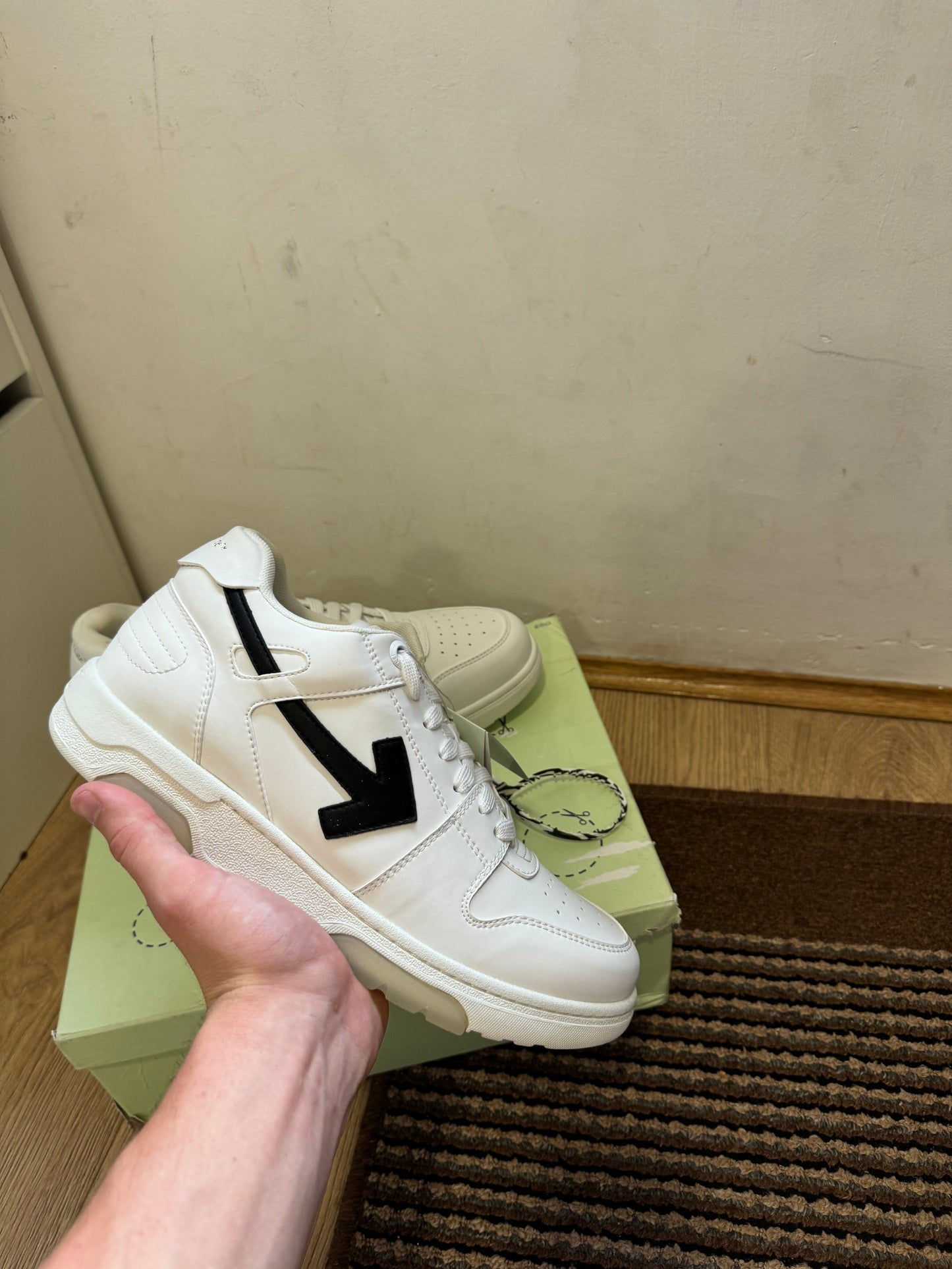Off White Out of Office Broj 46(Odmah dostupno) NOSENE JEDANPUT!!! OŠTEĆENA KUTIJA!!!