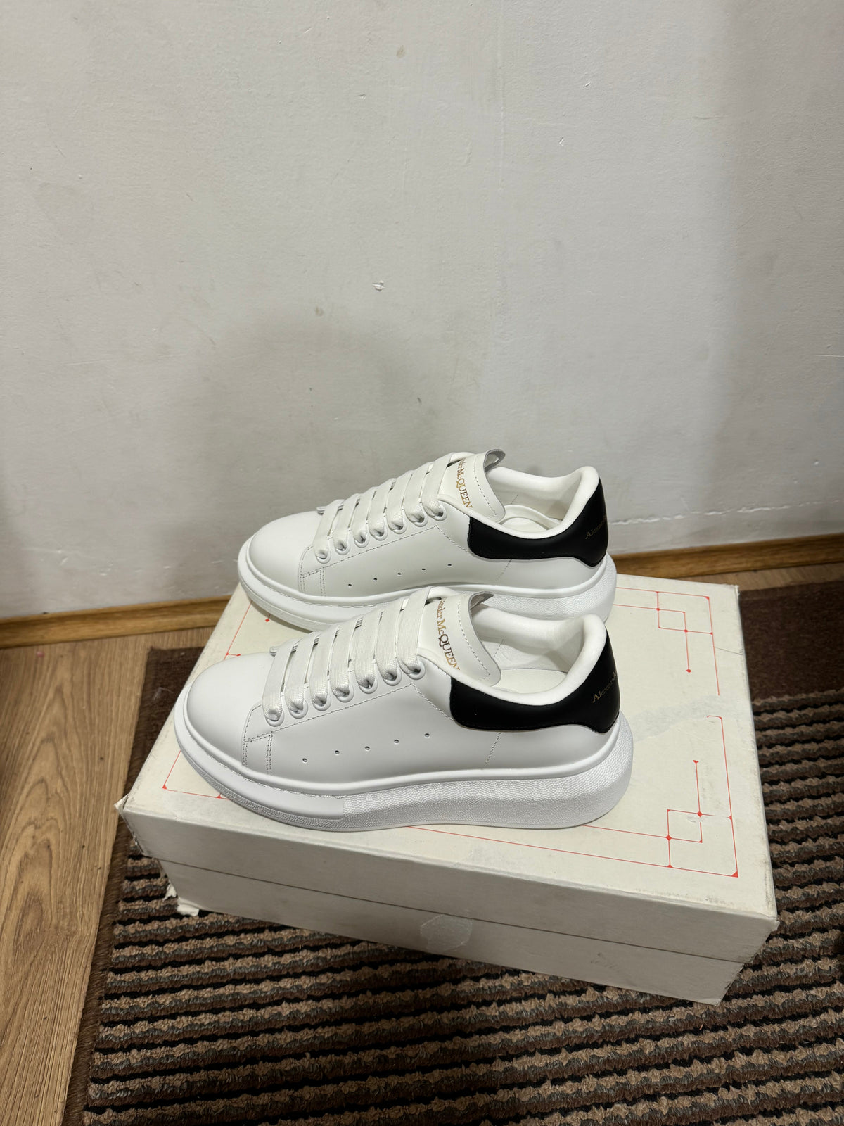 Alexander McQueen Broj 36(Odmah Dostupno)
