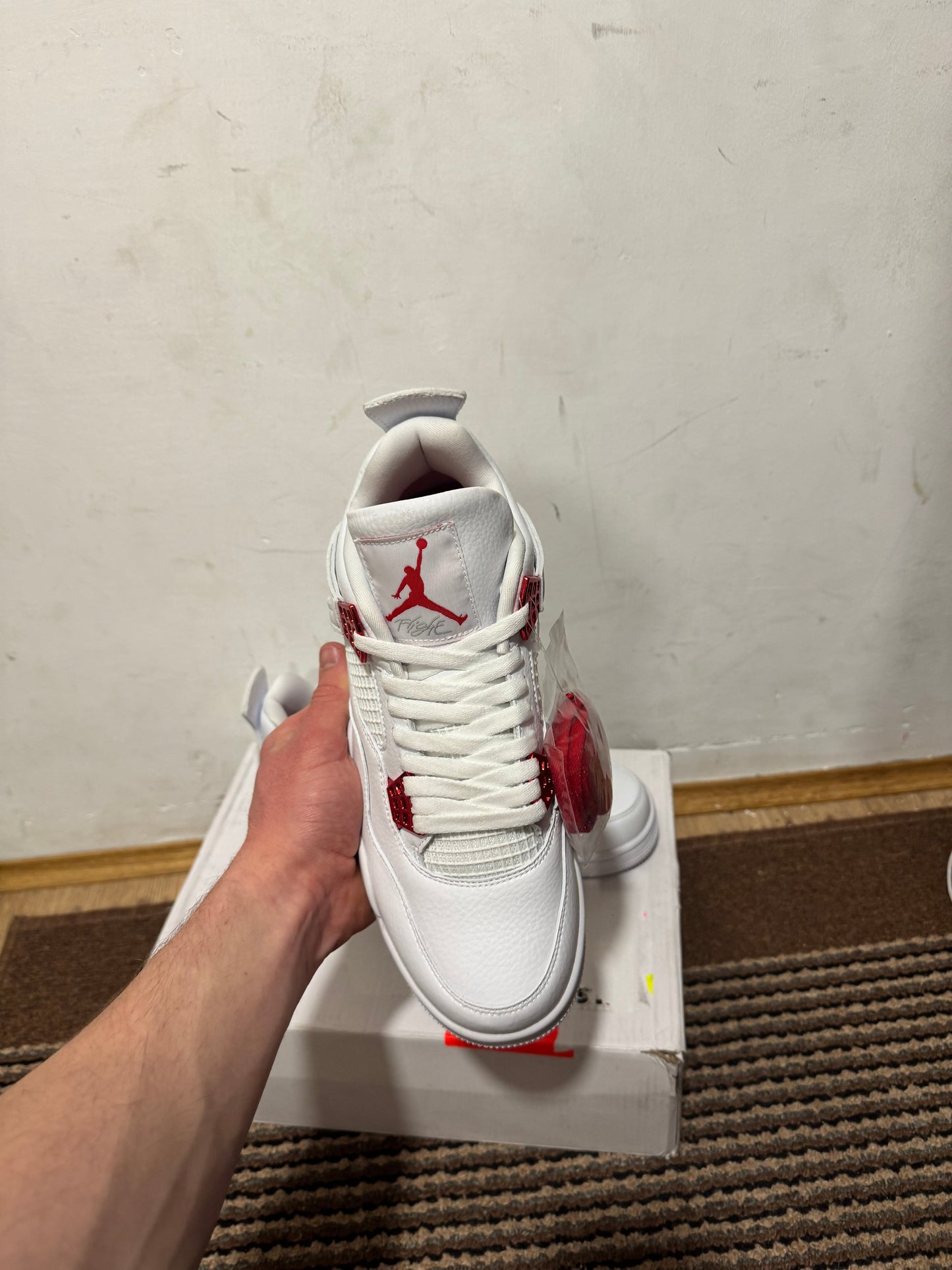 Jordan 4 Metalic Red Broj 42(Odmah dostupne)
