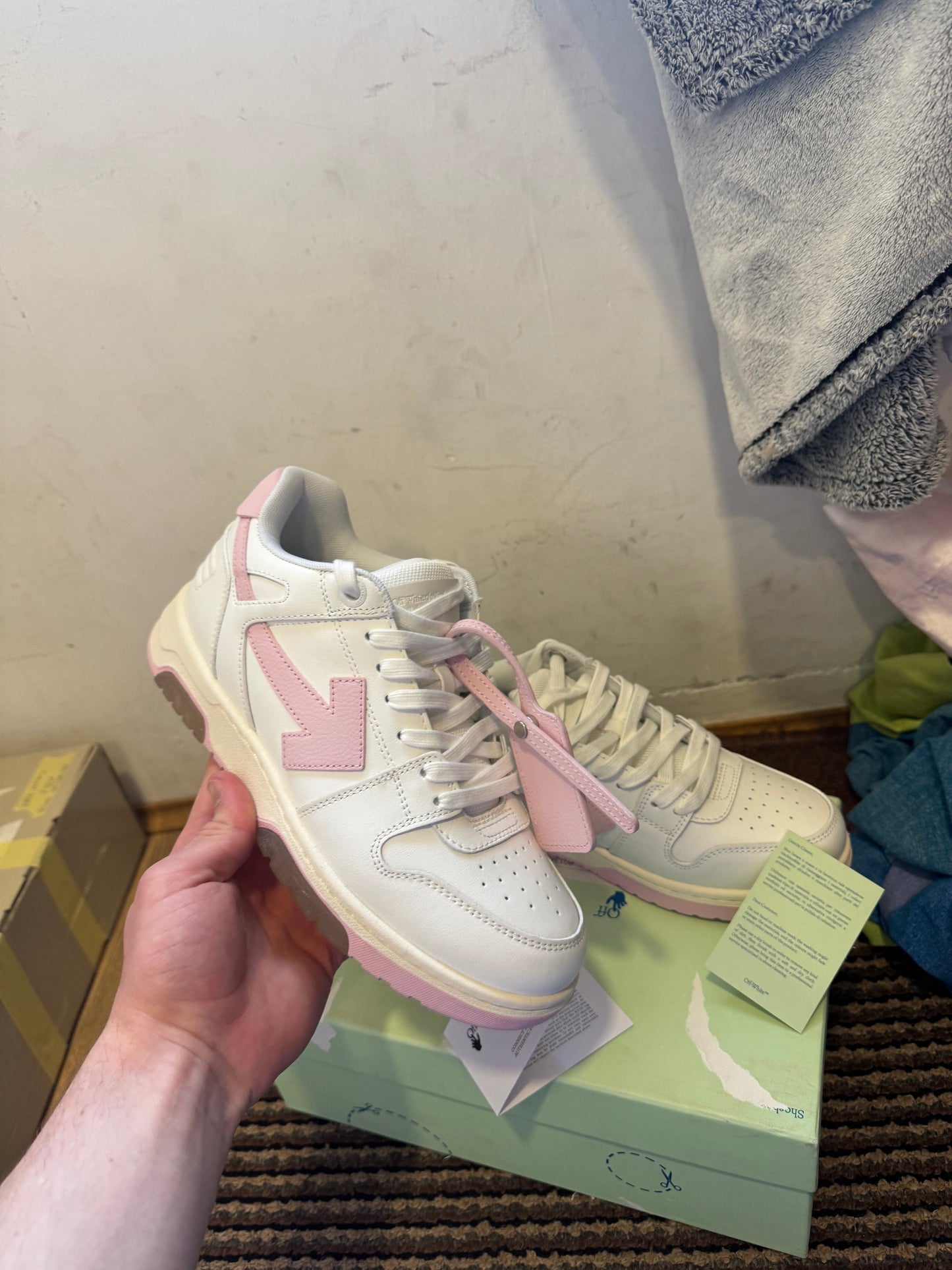 Off White Out of Office Broj 41(Odmah dostupno)