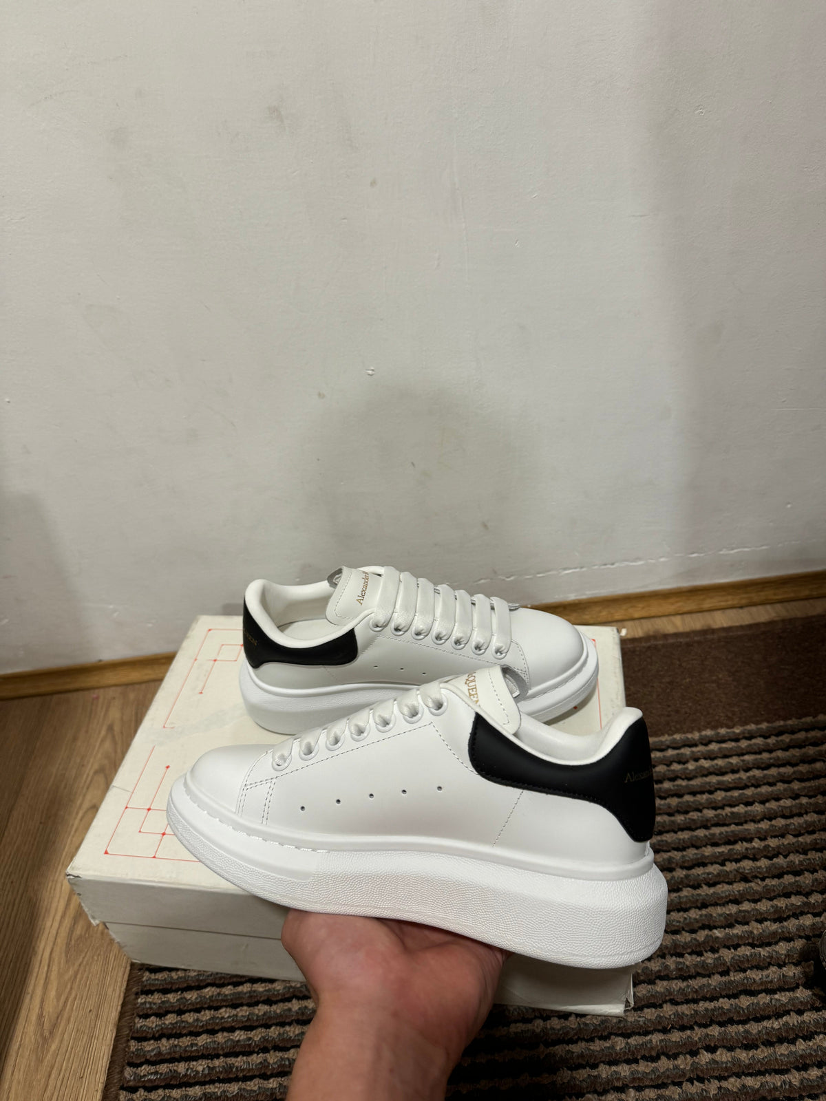 Alexander McQueen Broj 36(Odmah Dostupno)
