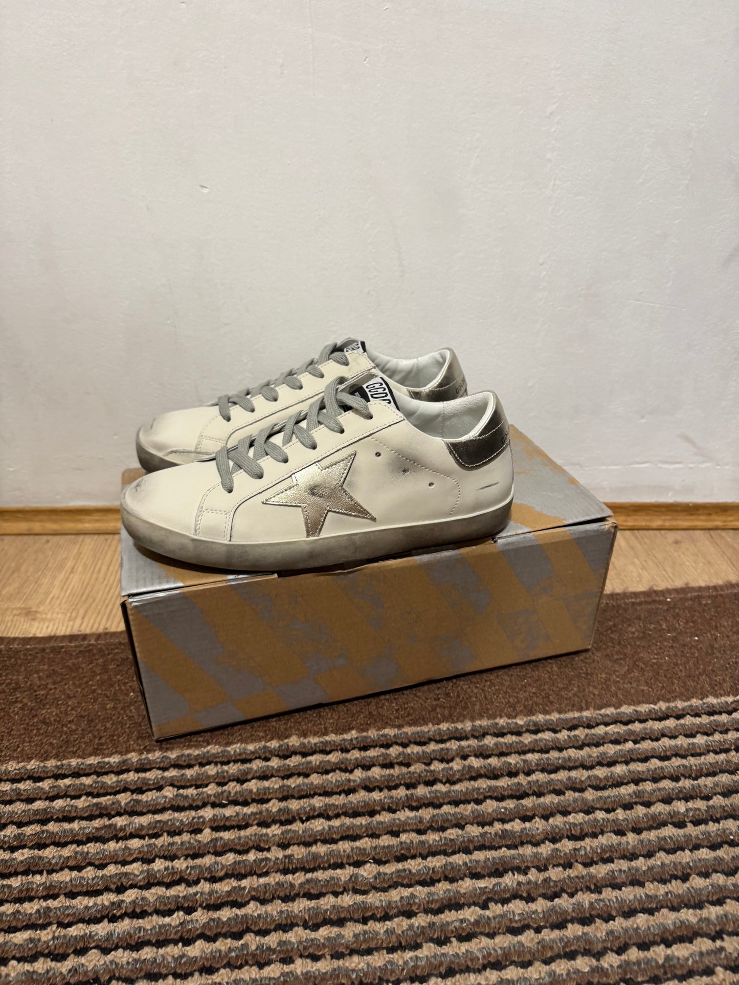 Golden Goose Broj 40(Odmah dostupno)